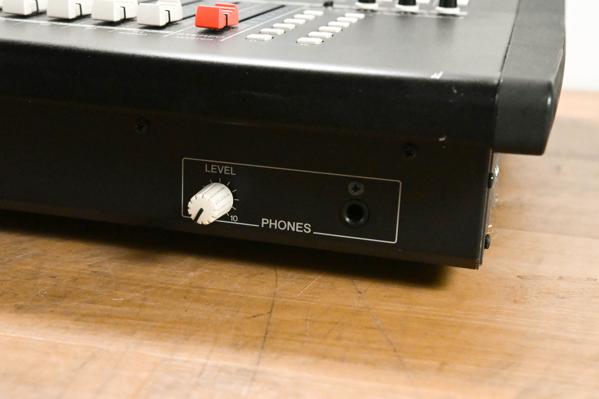 Yamaha LS9-32 32-Input Digital Mixing Console