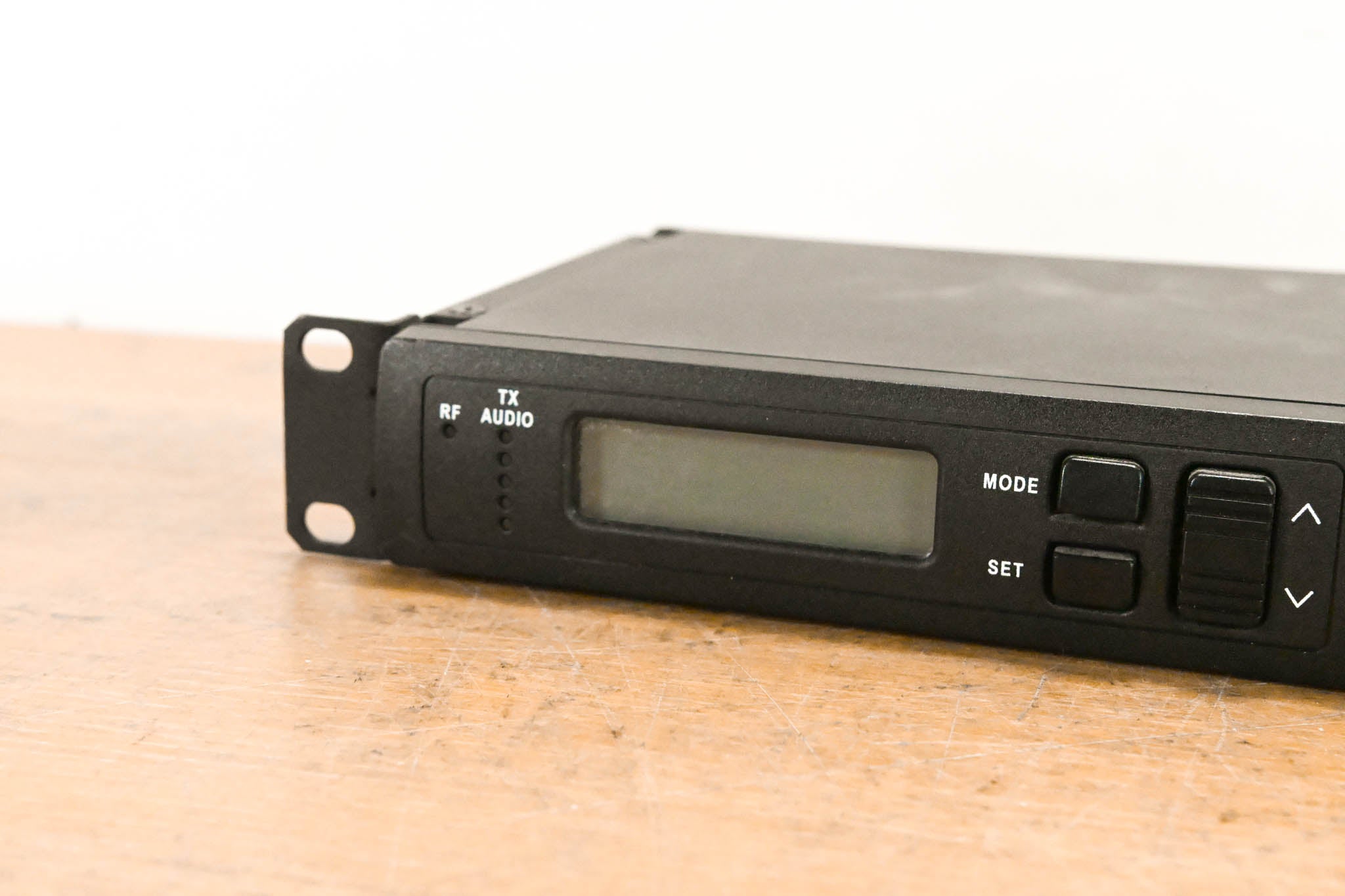 Shure ULXS4 Wireless Receiver - M1 Band: 662-698 MHz (NO POWER SUPPLY)
