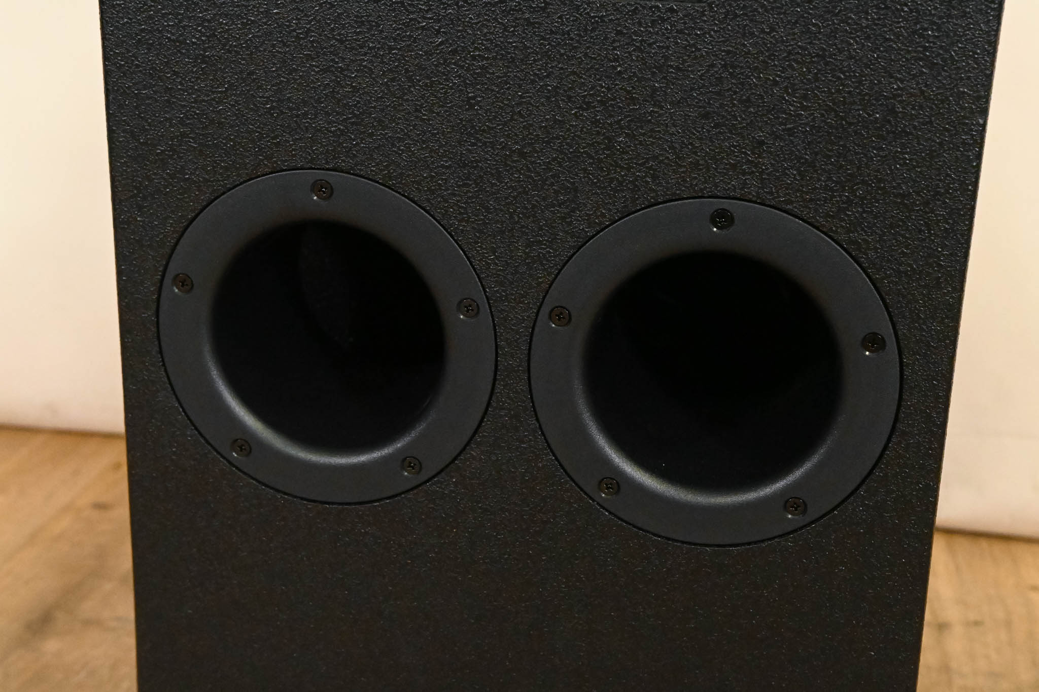 TC Electronic RS212 400W 2 x 12" Portable Bass Cabinet