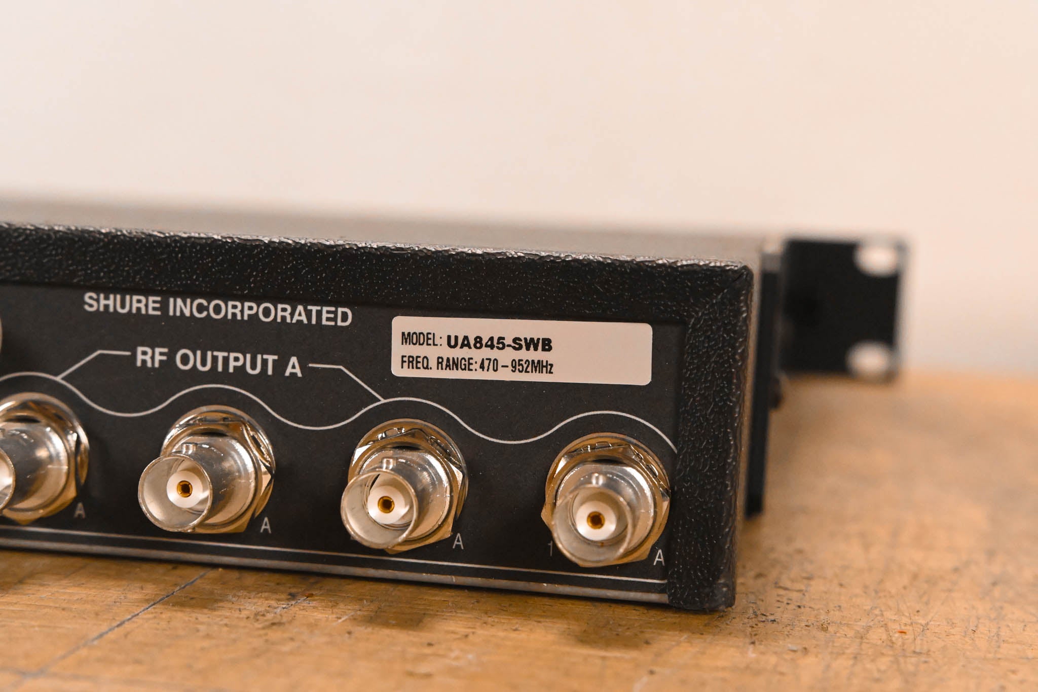 Shure UA845-SWB Antenna Distribution System - 470-952 MHz