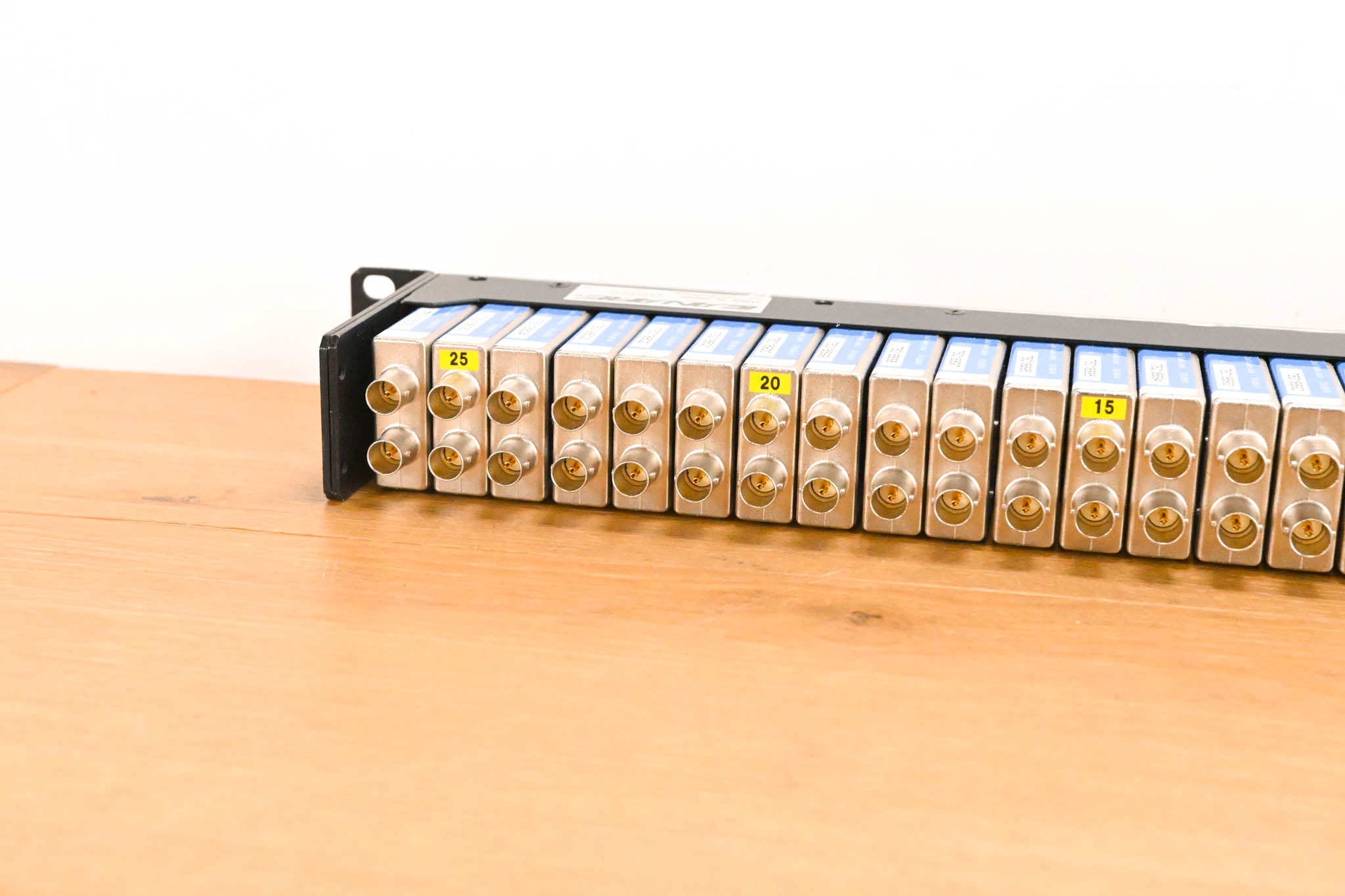 Canare 26DV 1U Video Patch Bay w/ DVJB-W 75Ω 3G/SDI Modules