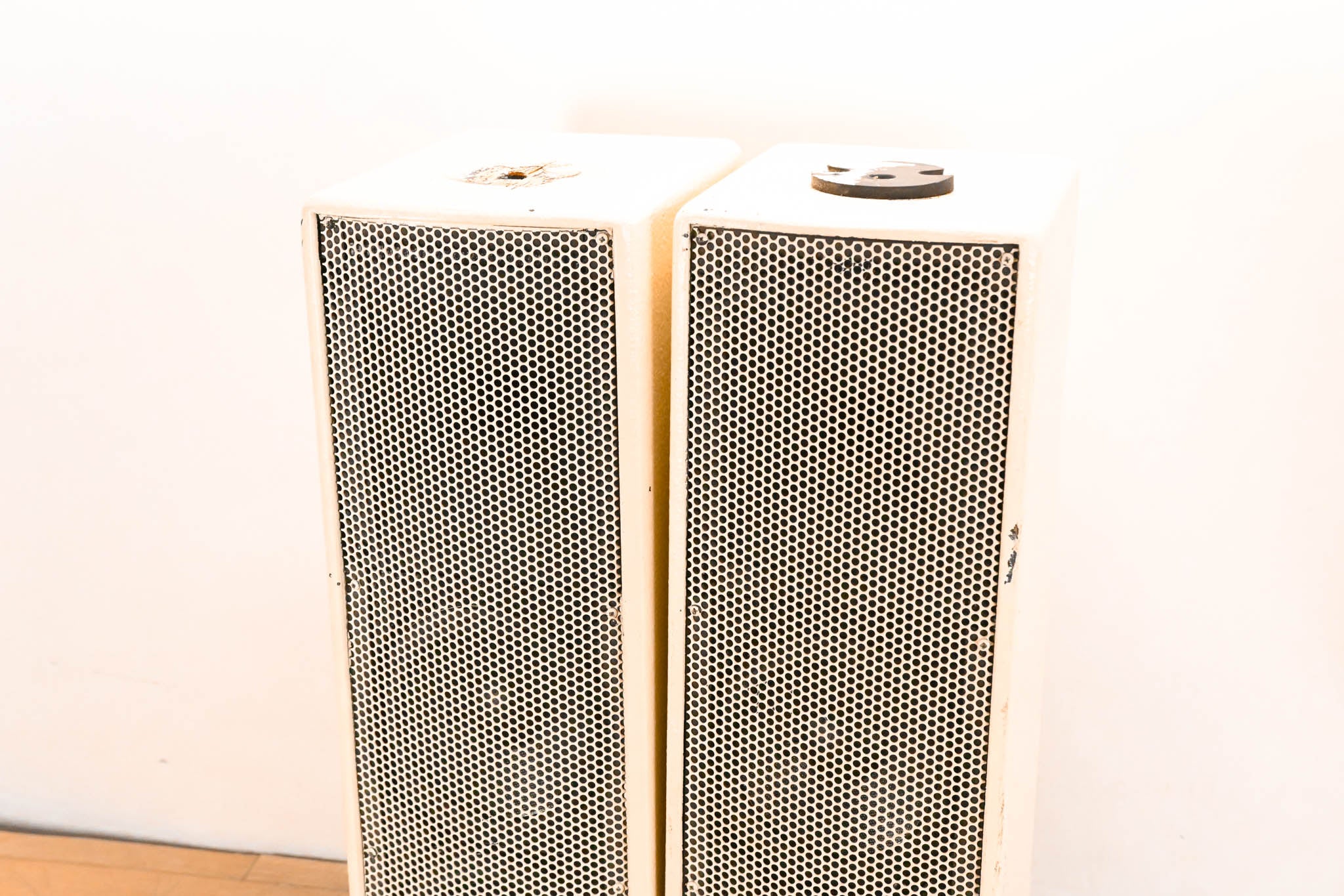 EAW UB52 Two-Way Full-Range Loudspeaker - White (PAIR)
