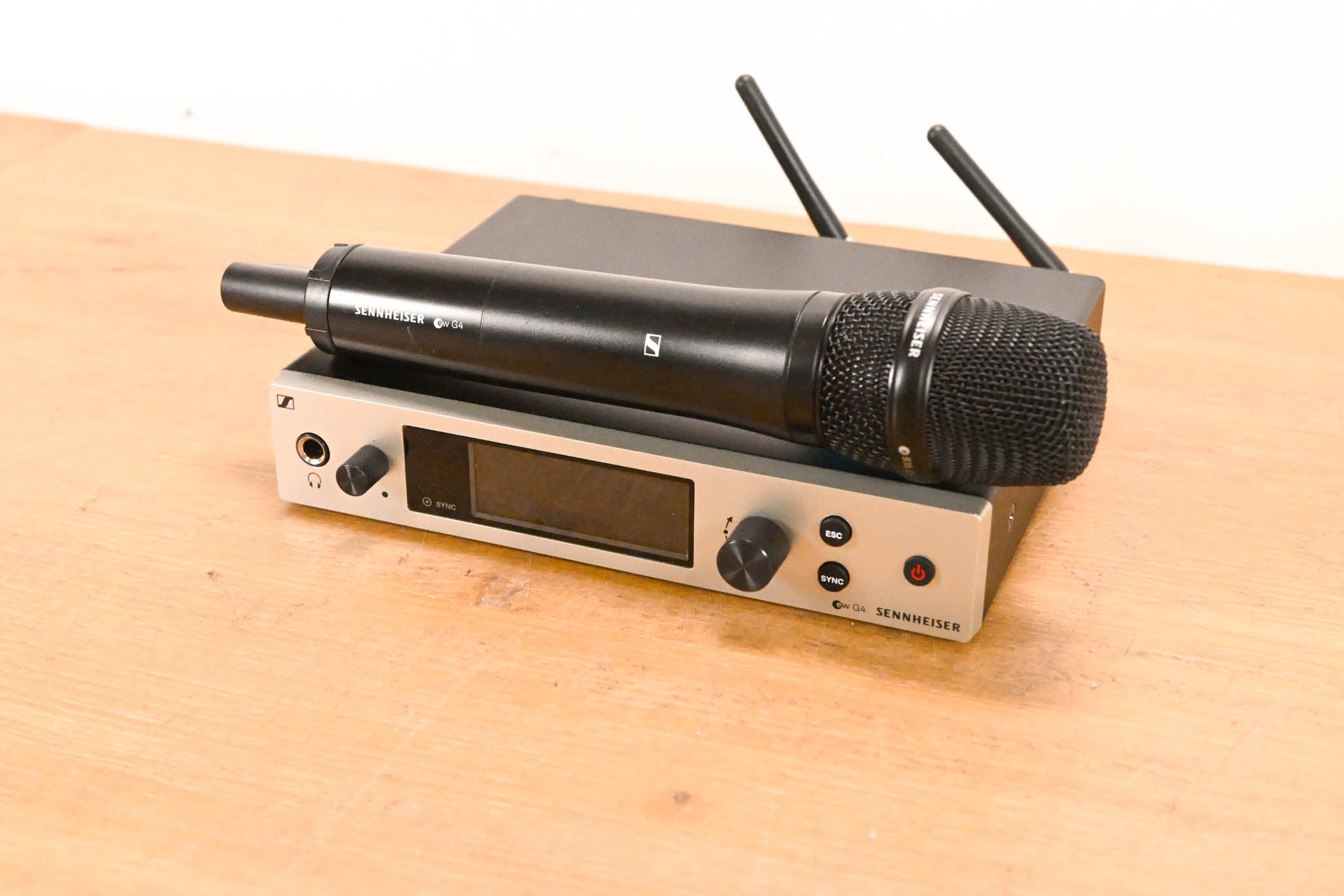 Sennheiser EW 500 G4-935 Handheld Microphone System - AW+ Band (NO PSU)
