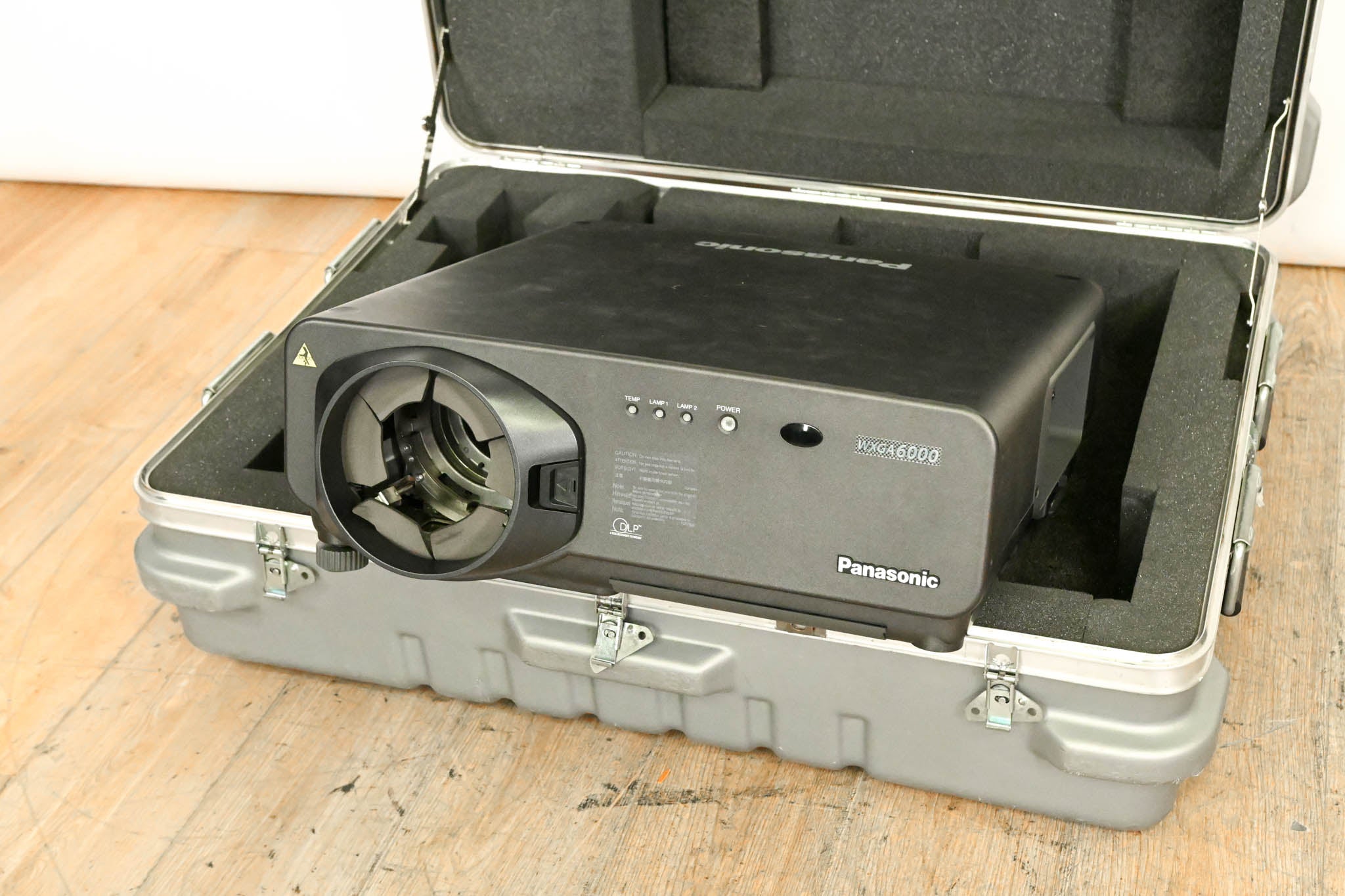 Panasonic PT-DW7000U-K 6000-Lumen DLP Projector with Case
