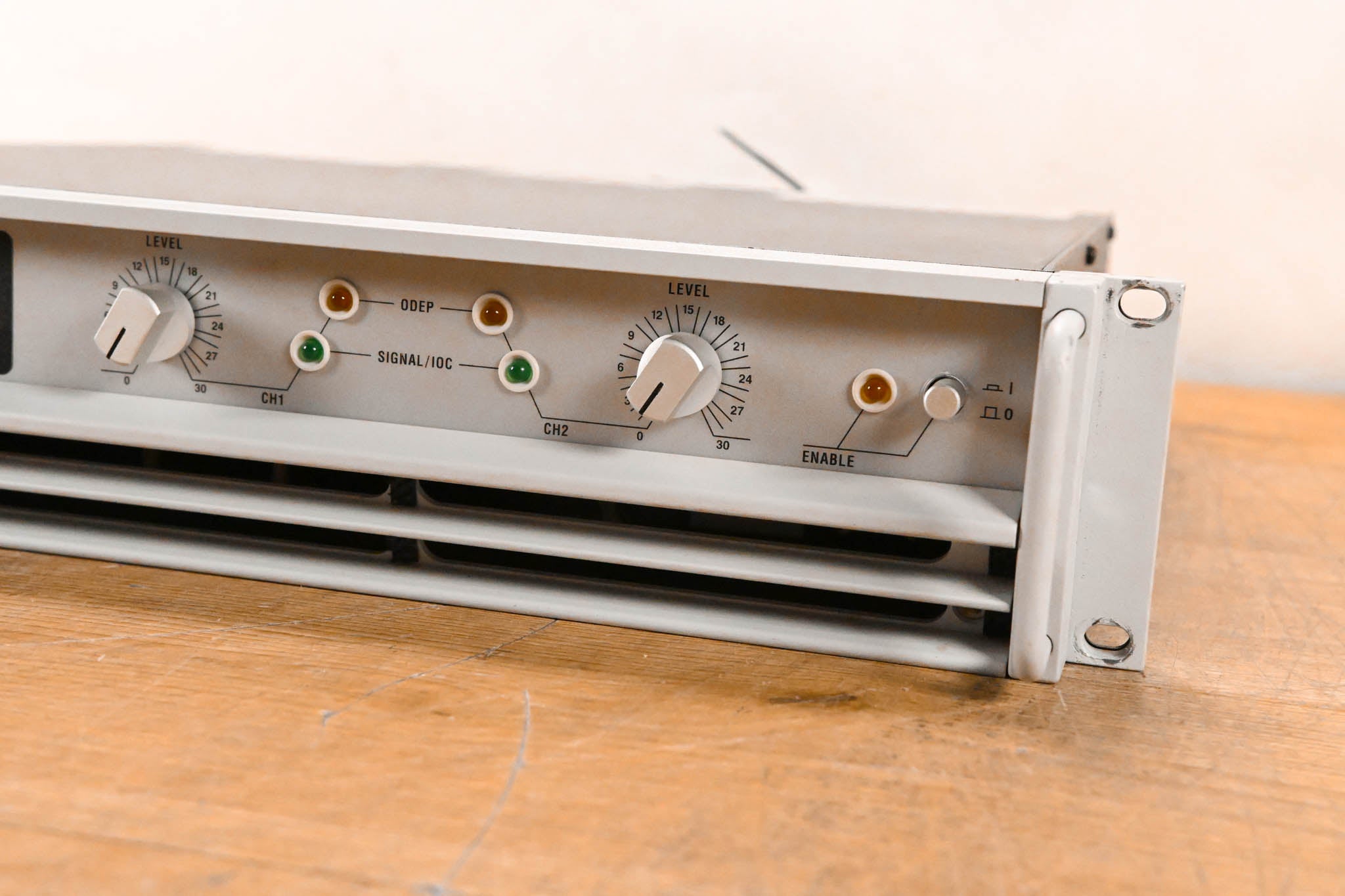 Crown Macro-Tech 2402 2-Channel Power Amplifier