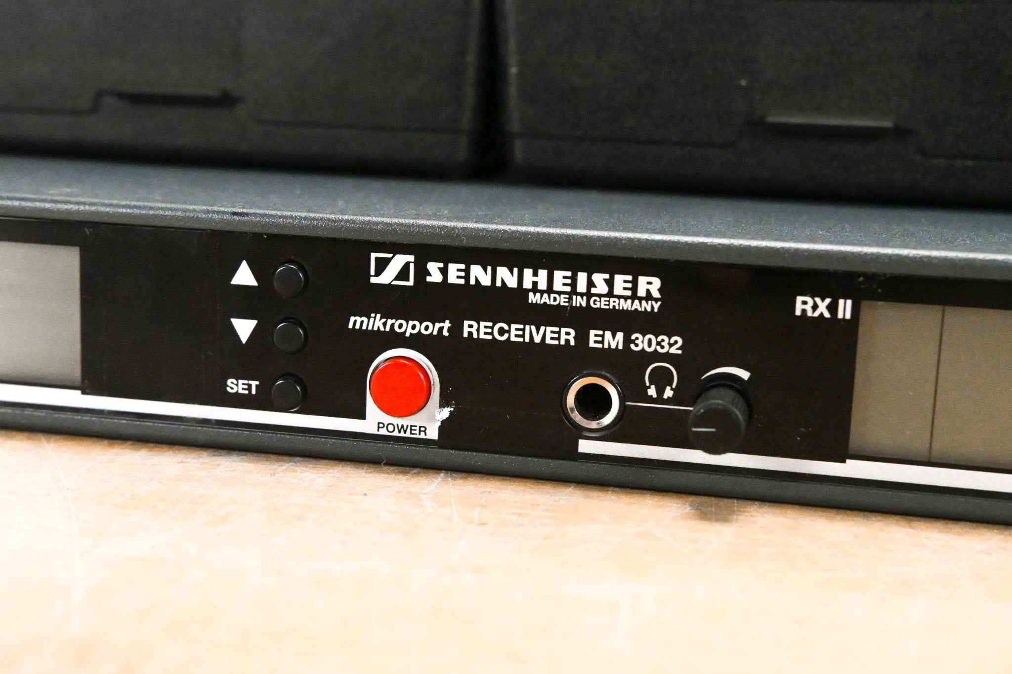 Sennheiser EM 3032-U Mikroport Receiver w/ SK250 Bodypacks 506-530 MHz