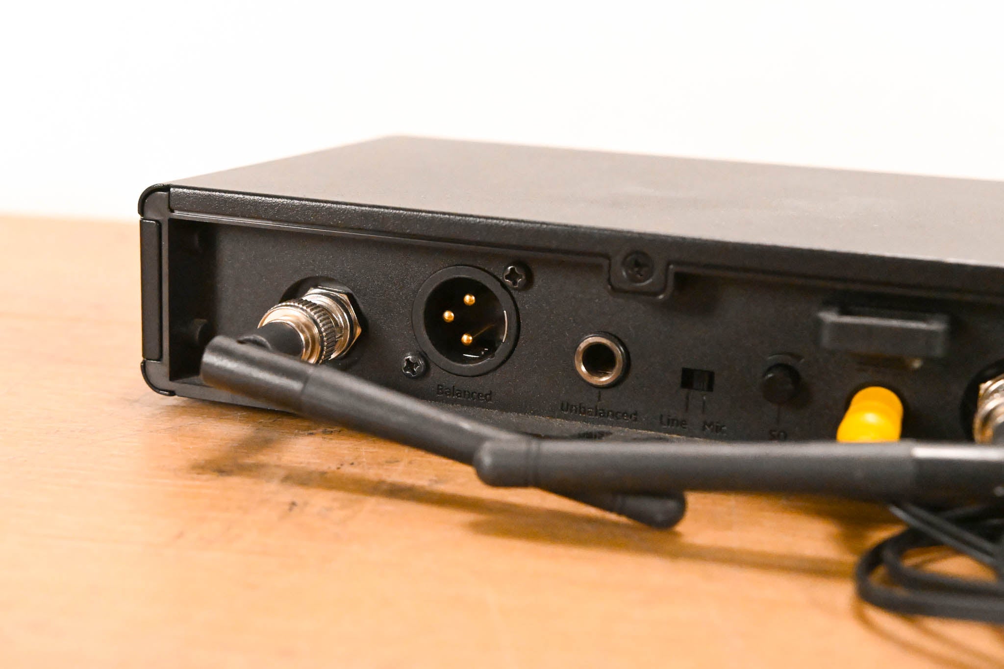 Sennheiser XSW 2-835 Wireless Handheld Microphone System - 548-572 MHz