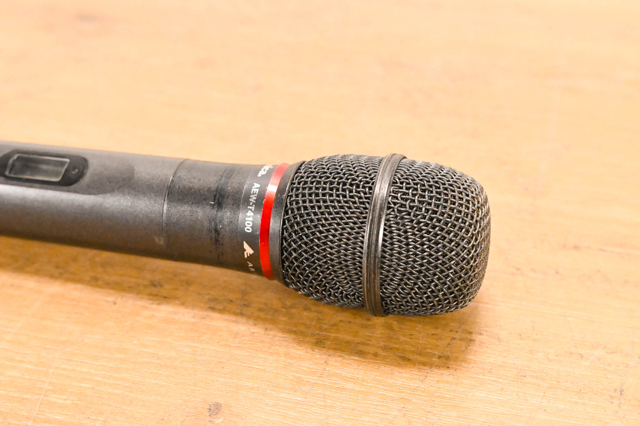 Audio-Technica ATW-R3100bC Receiver w/AEW-T4100 Mic: 541-566MHz (NO PSU)