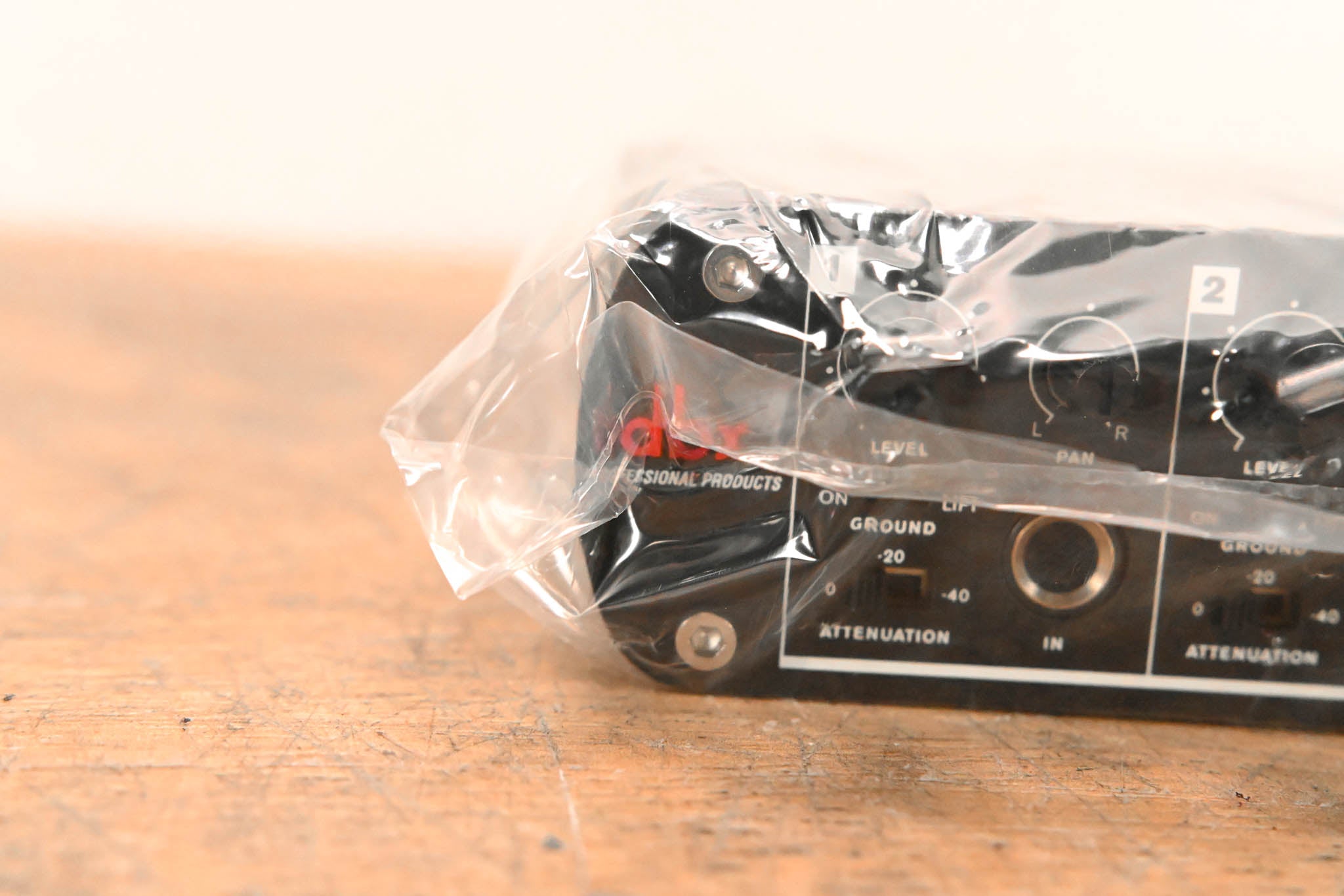 dbx Di4 4-channel Active Direct Box with Line Mixer