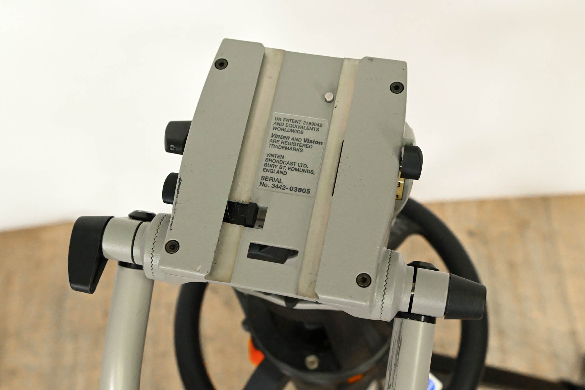 Vinten Vision 11 Fluid Head with 3320 Vision Pedestal