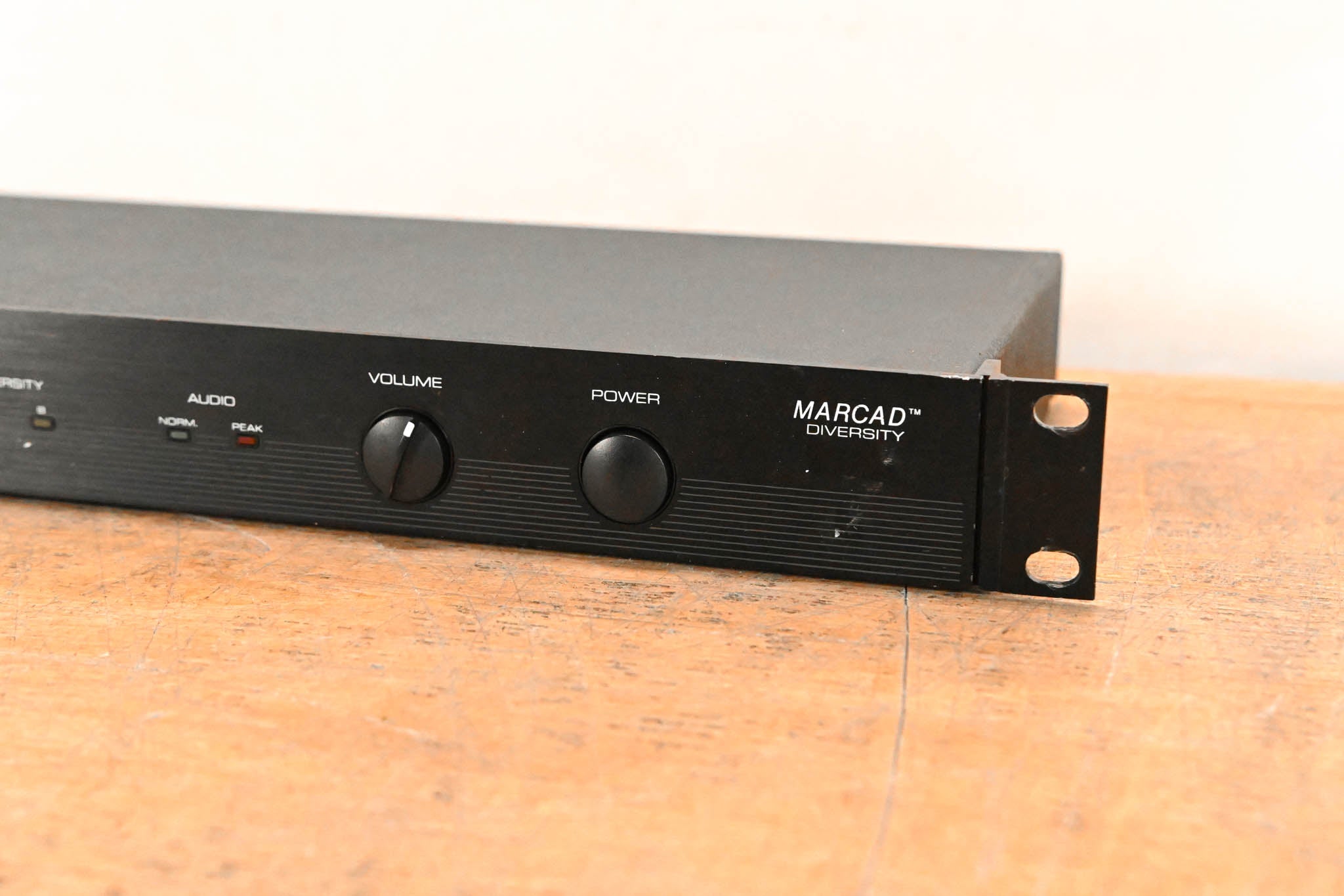 Shure L4 Diversity Wireless Receiver - 177.000 MHz (NO POWER SUPPLY)