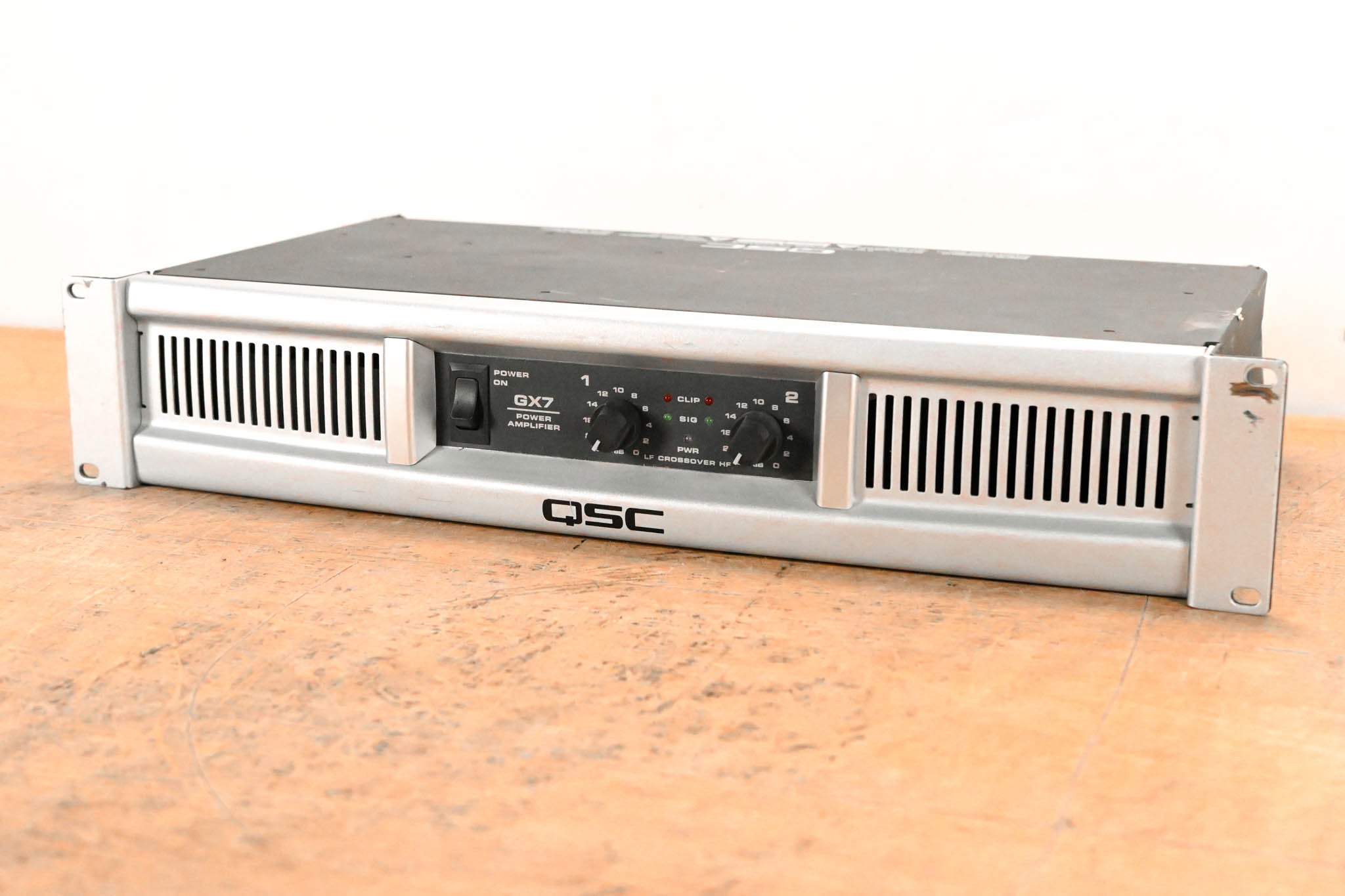 14 QSC GX7 パワーアンプ QSC GX7 Power Amplifier (725 Watts) | zZounds