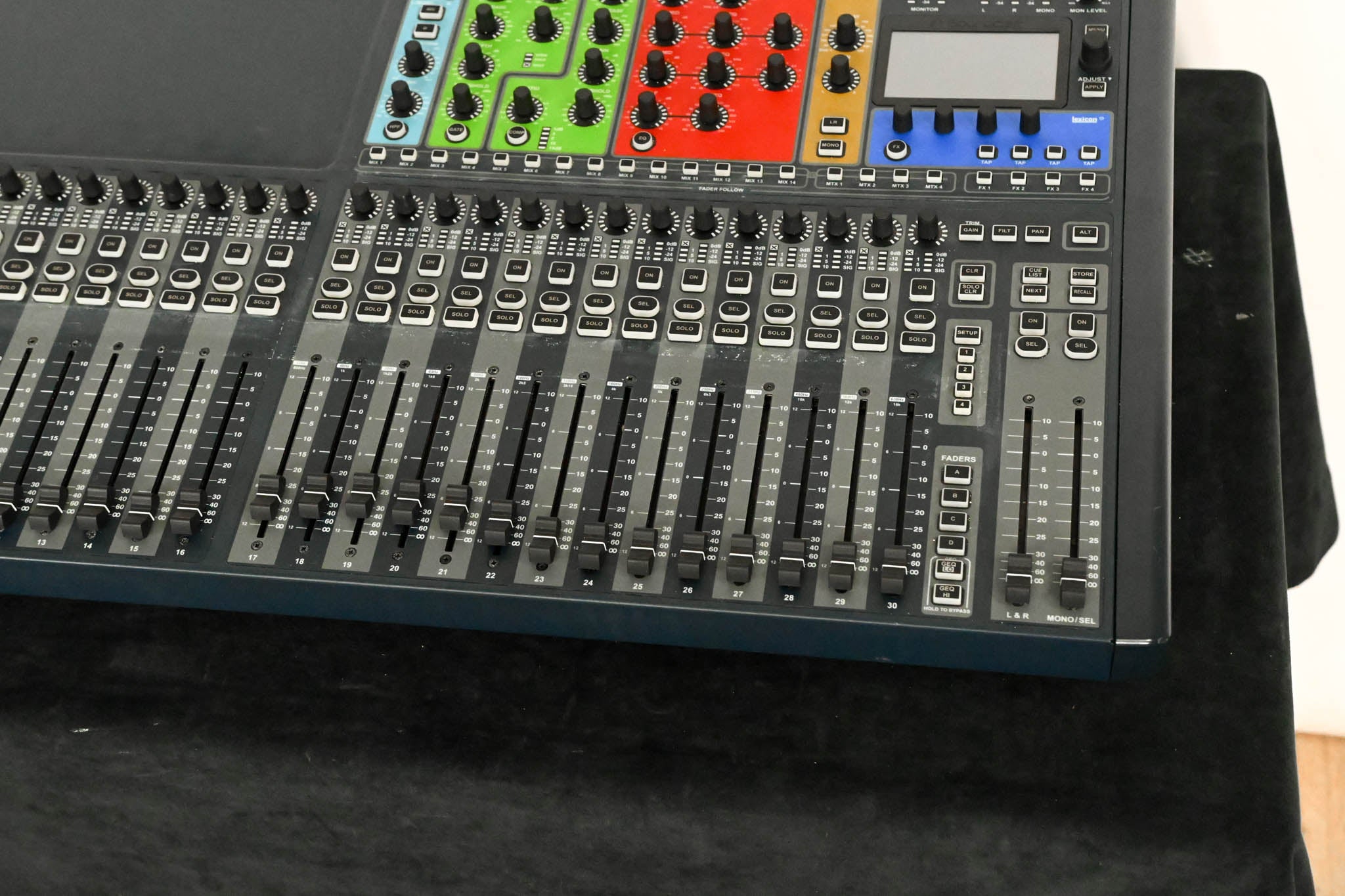 Soundcraft Si Expression 3 32-Channel Digital Mixer