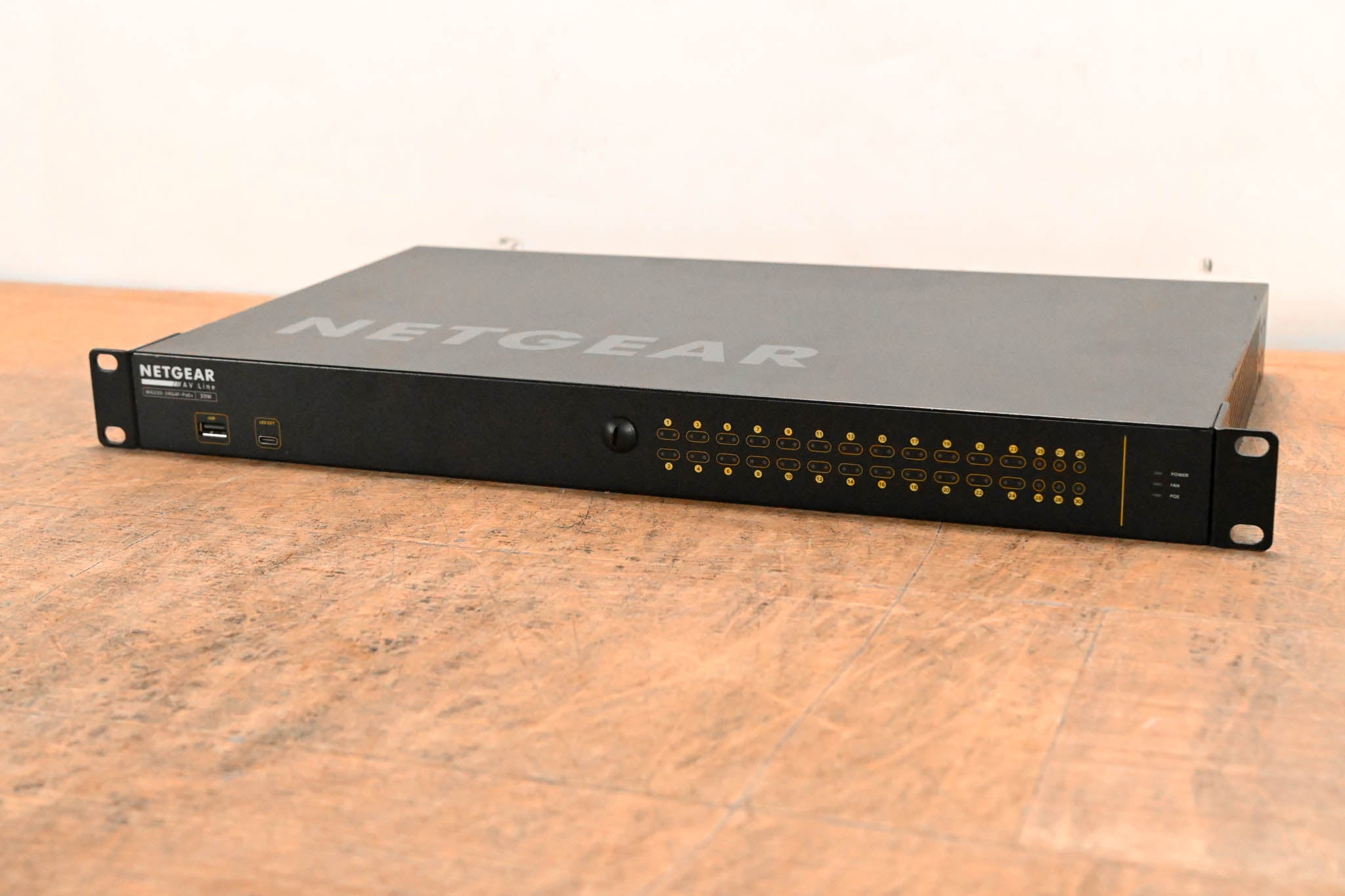 NETGEAR M4250-26G4F-PoE+ AV Line 24x1G PoE+ 300W 2x1G and 4xSFP Switch