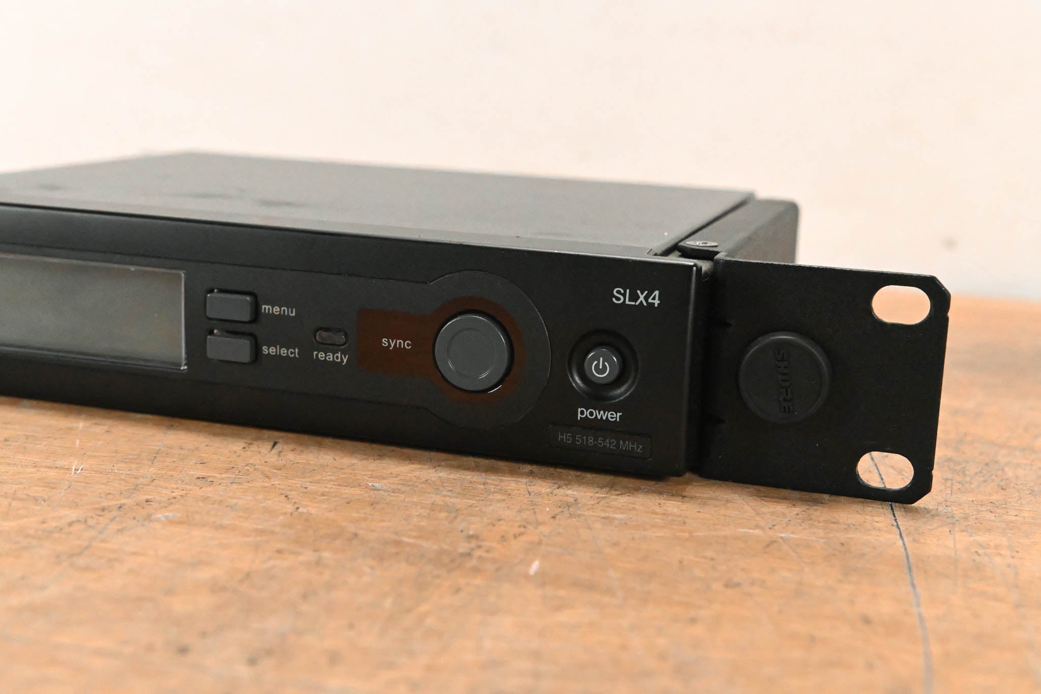 Shure SLX4 Wireless Receiver - H5 Band: 518-542 MHz (NO POWER SUPPLY)