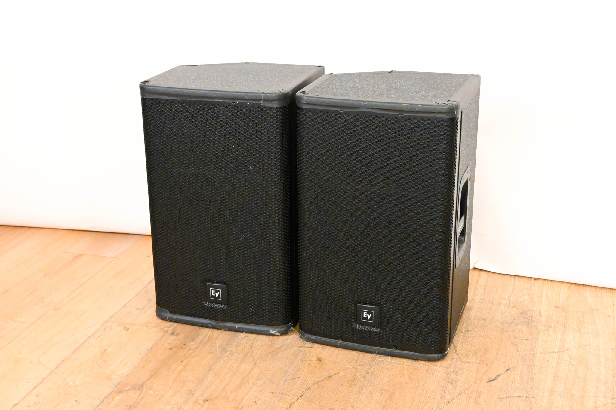 Electro-Voice (EV) ELX112P 12" Live X Two-Way Powered Loudspeaker (PAIR)