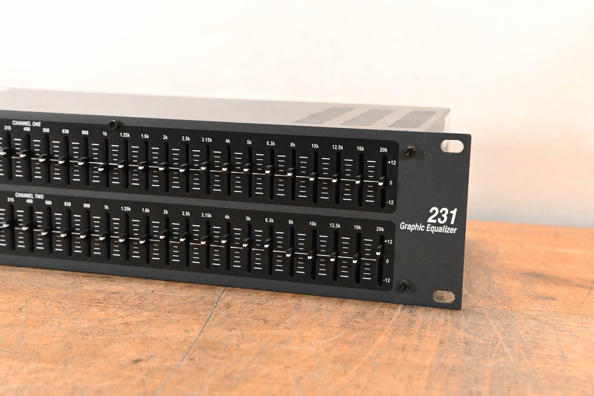 dbx 231 Dual-Channel 31-Band Graphic Equalizer