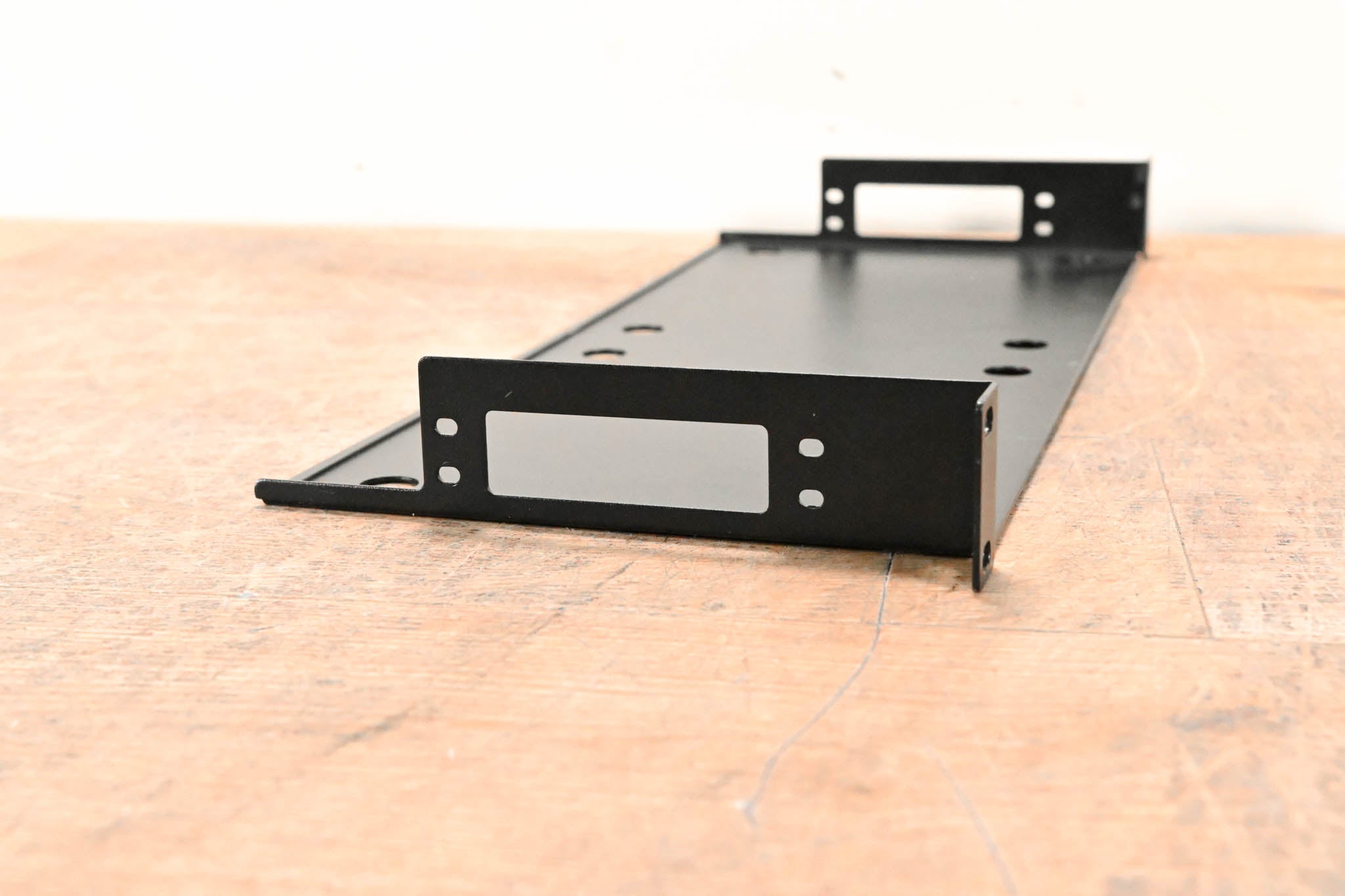 BSS BSSRACKSHELF1U 1U Rack-Mount Kit