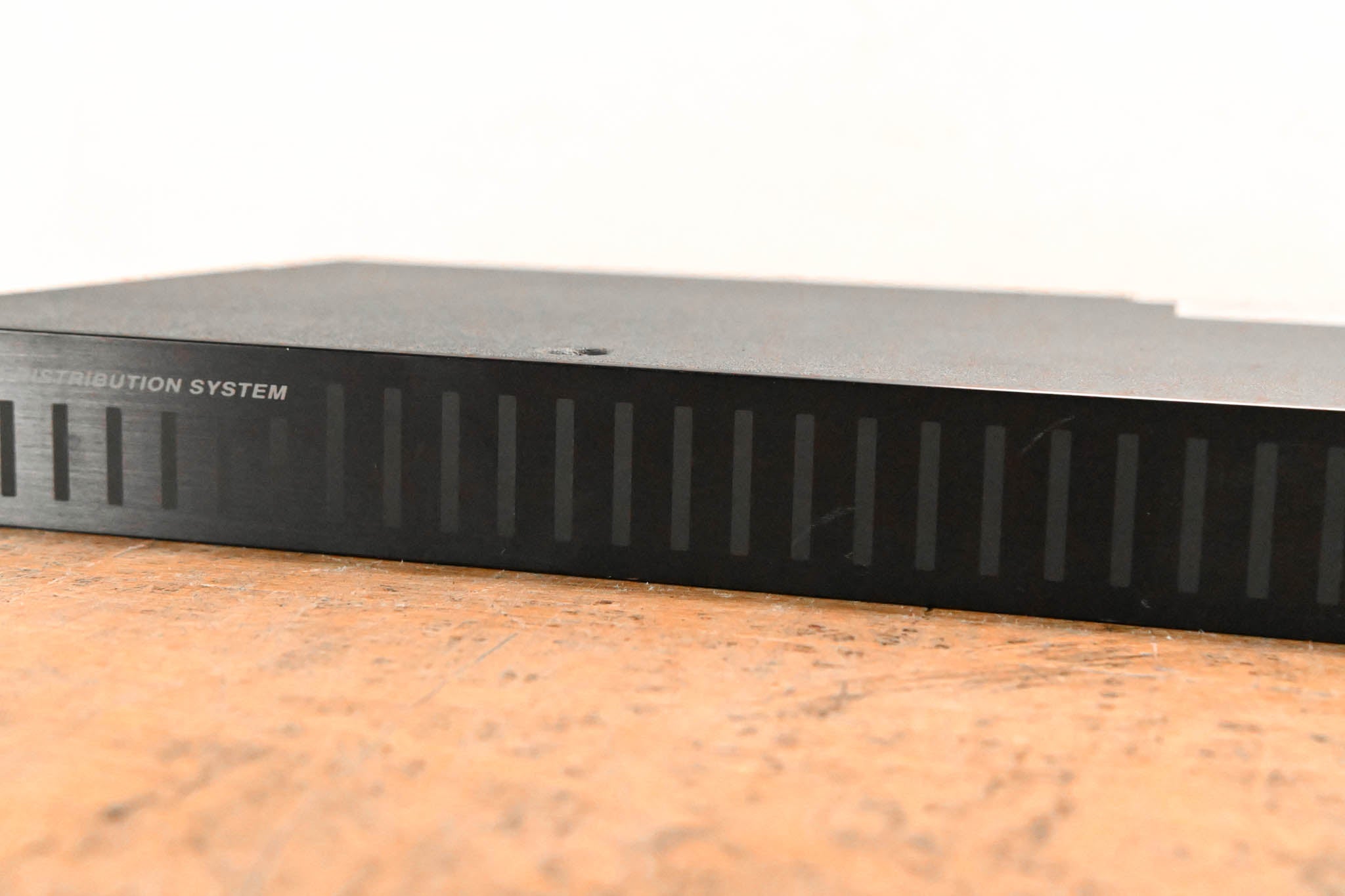 Shure UA845-UB UHF Antenna Distribution System - 692-716 MHz