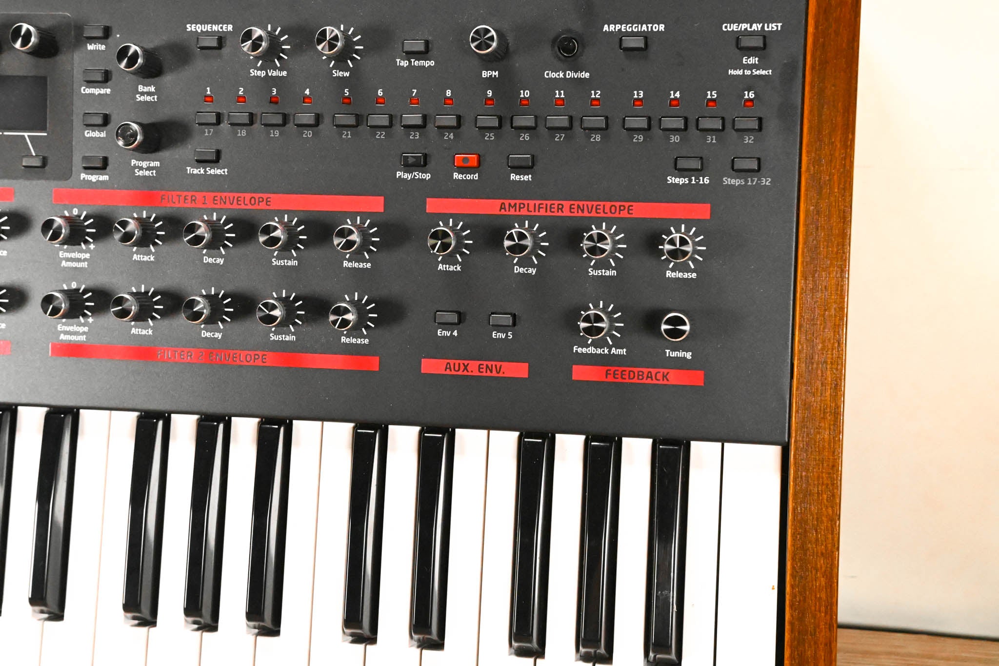 Dave Smith Instruments Pro 2 44-Key Monophonic / Paraphonic Synthesizer