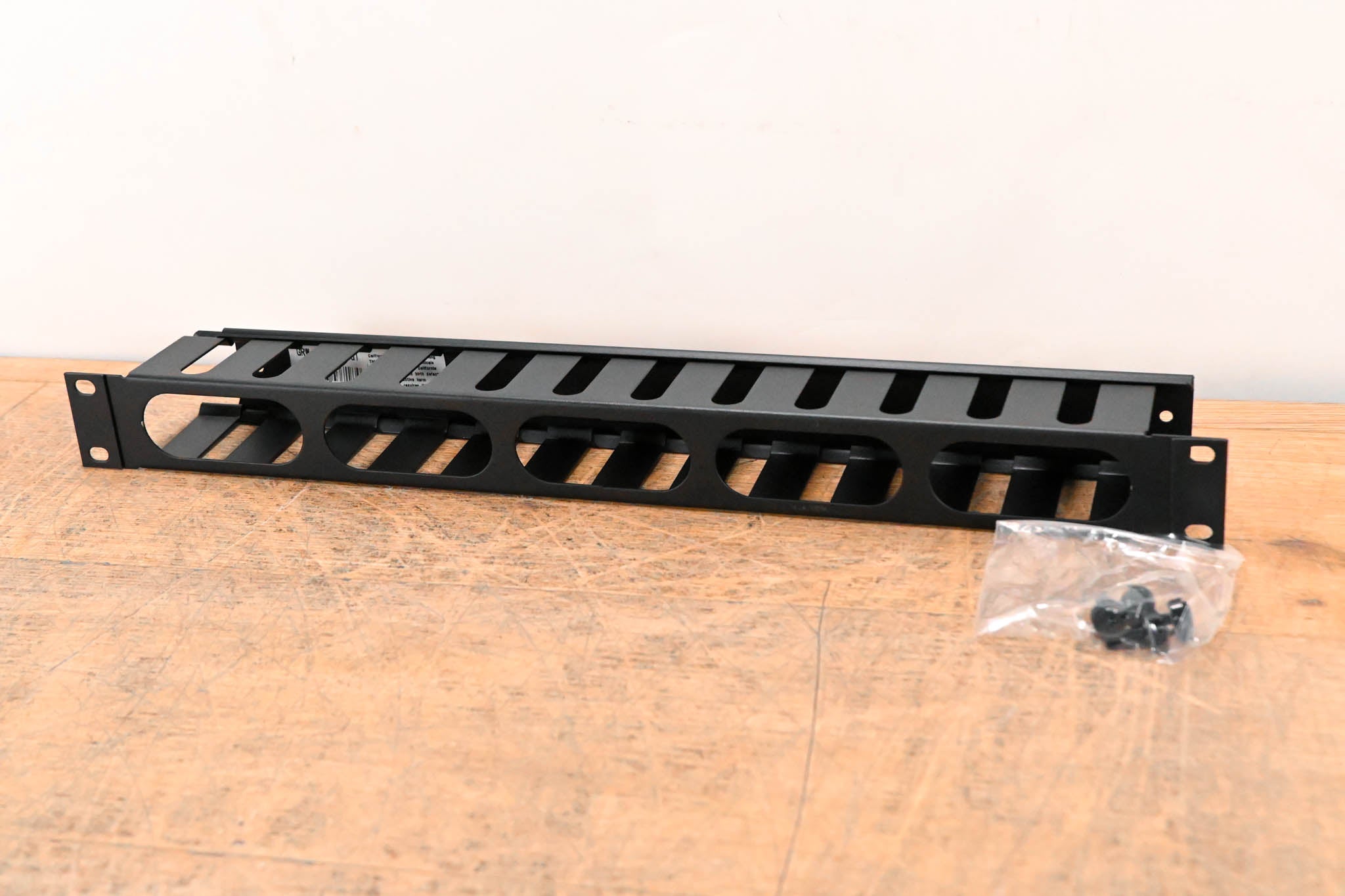 Gator Rackworks GRW-PNLCBLMNG1 1U Cable Management with Cap