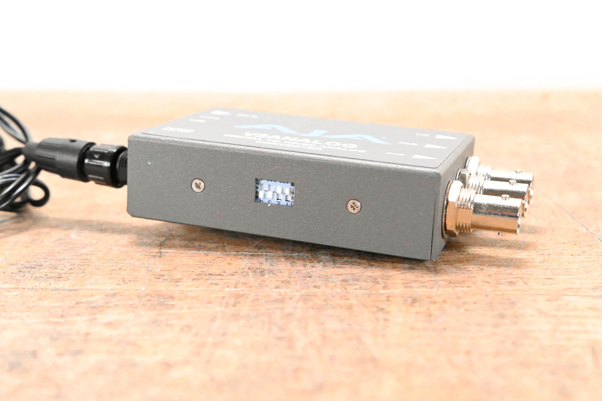 AJA V2Analog HD/SD-SDI to Analog Mini-Converter