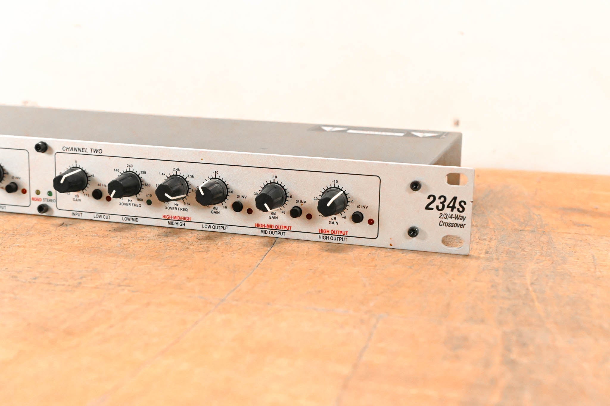 dbx 234s Stereo 2-Way, Mono 4-Way Crossover