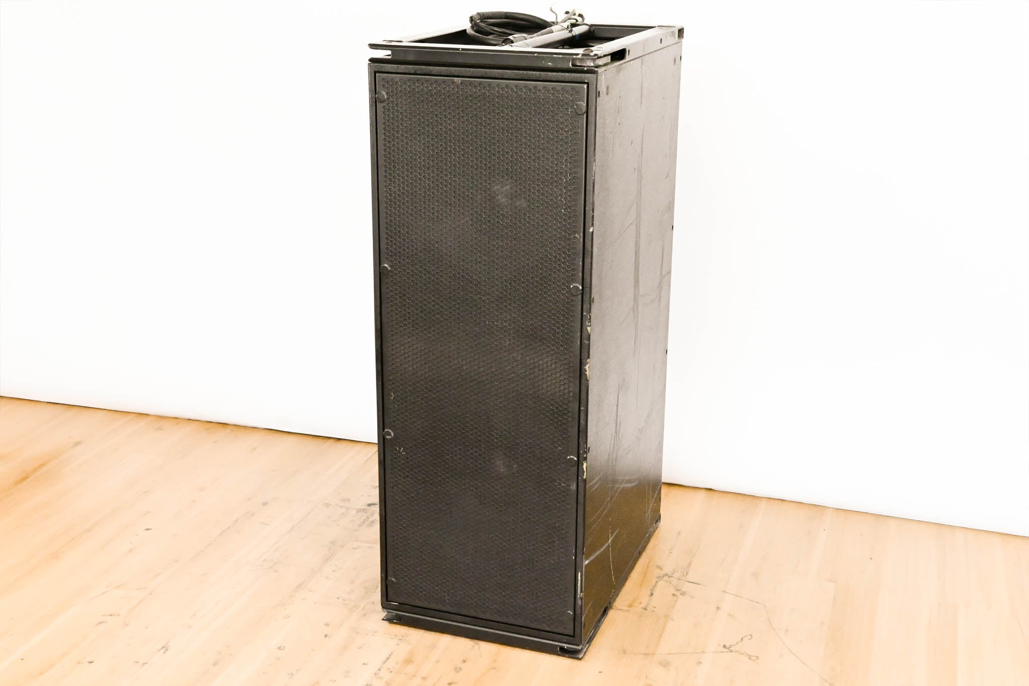 Meyer Sound M3D-SUB Active Directional Cardioid Subwoofer