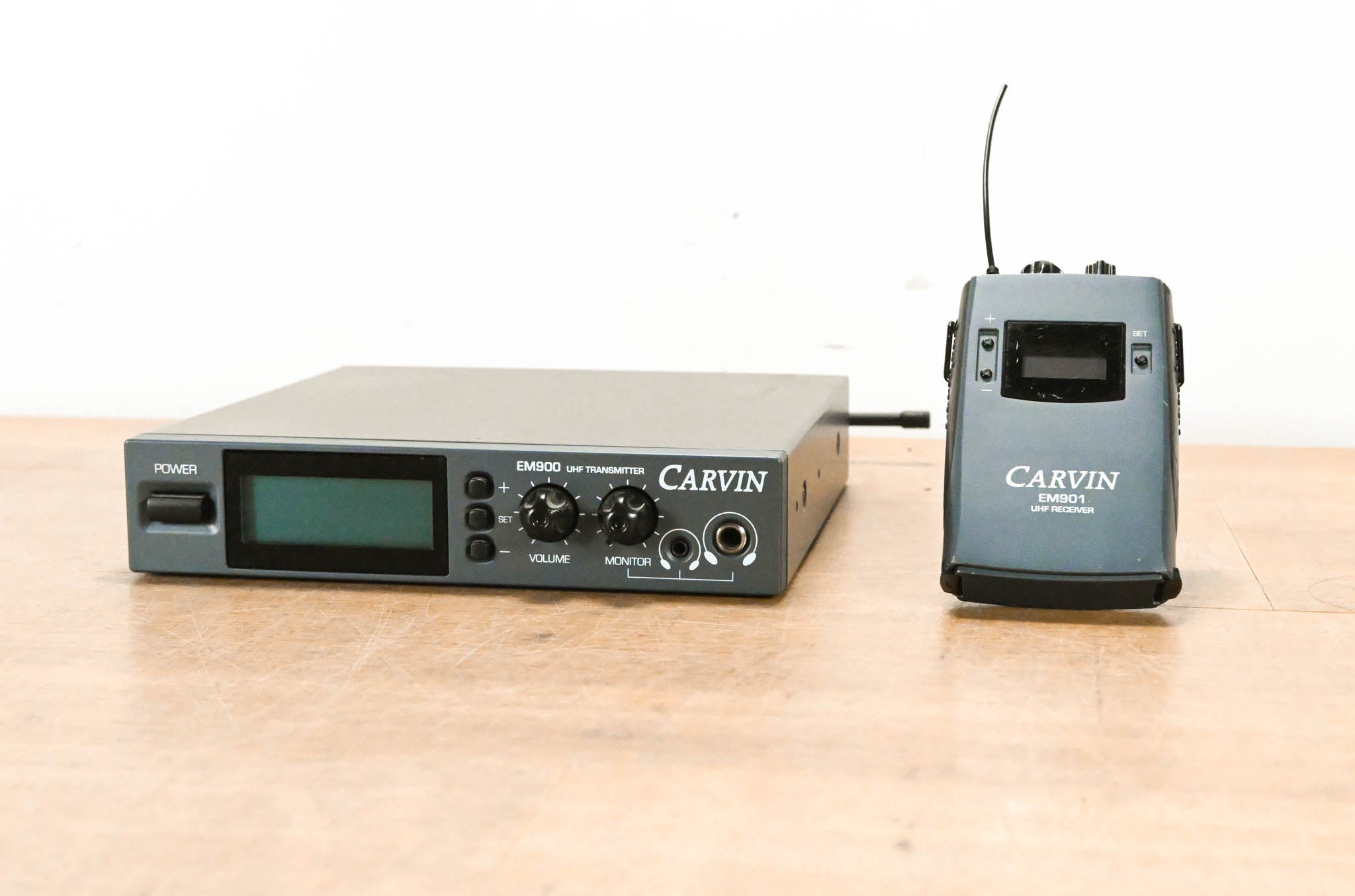 Carvin EM900 Wireless IEM System with EM901 Bodypack - 638-662 MHz