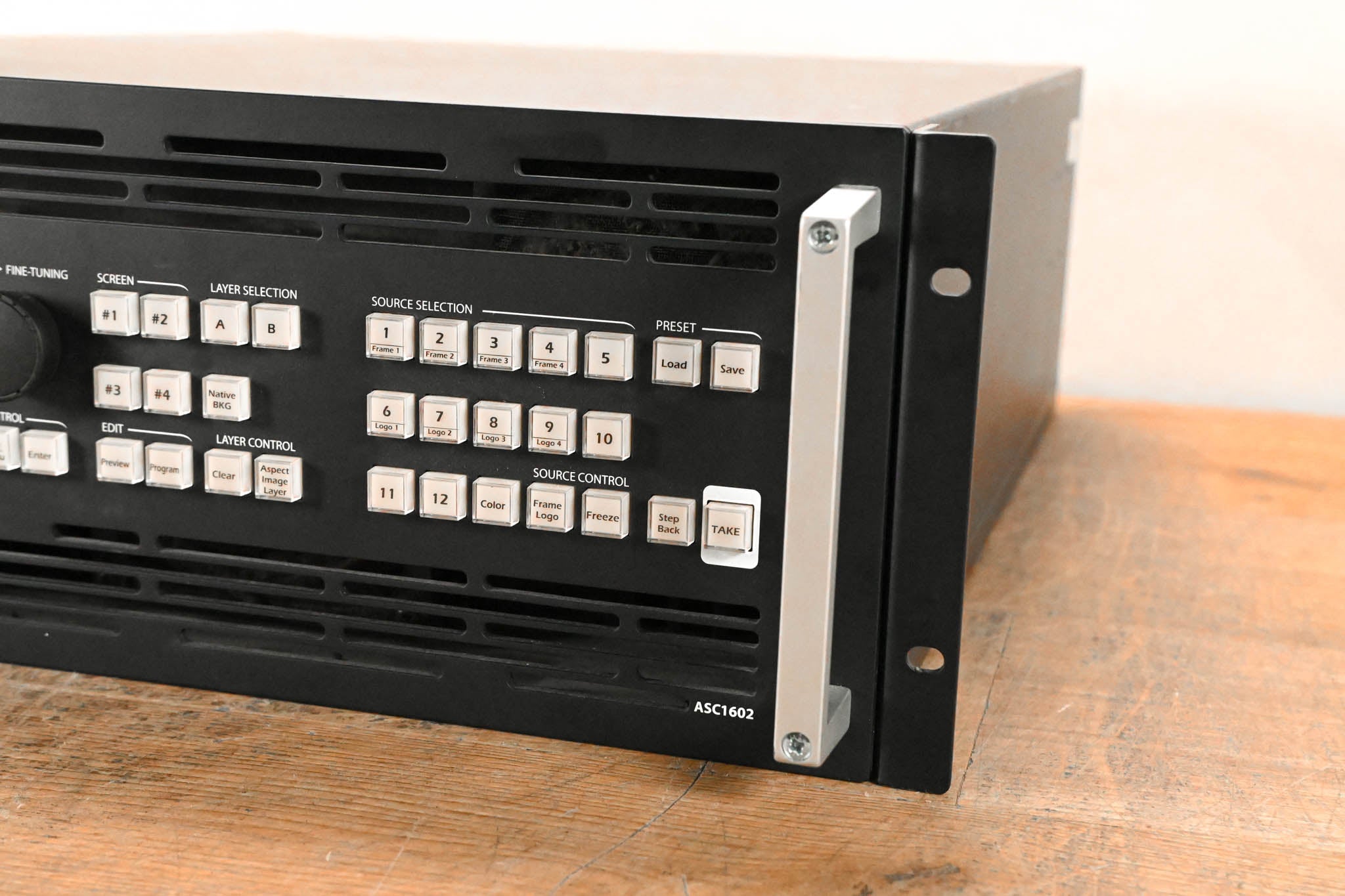 Analog Way Ascender 16-4K Switcher/Video Wall Controller