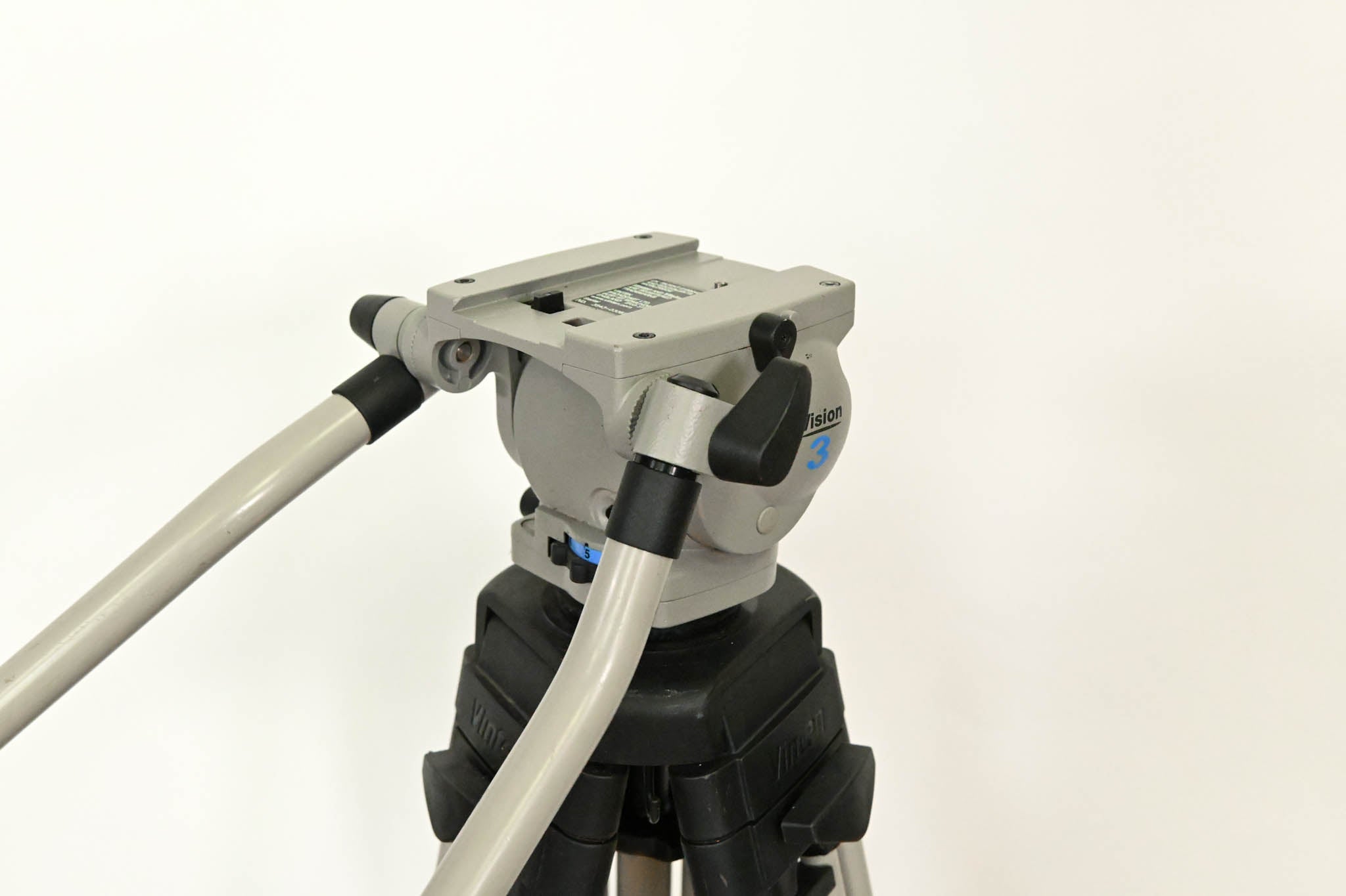 Vinten Vision 3 Fluid Head with Two-Stage Aluminum Tripod