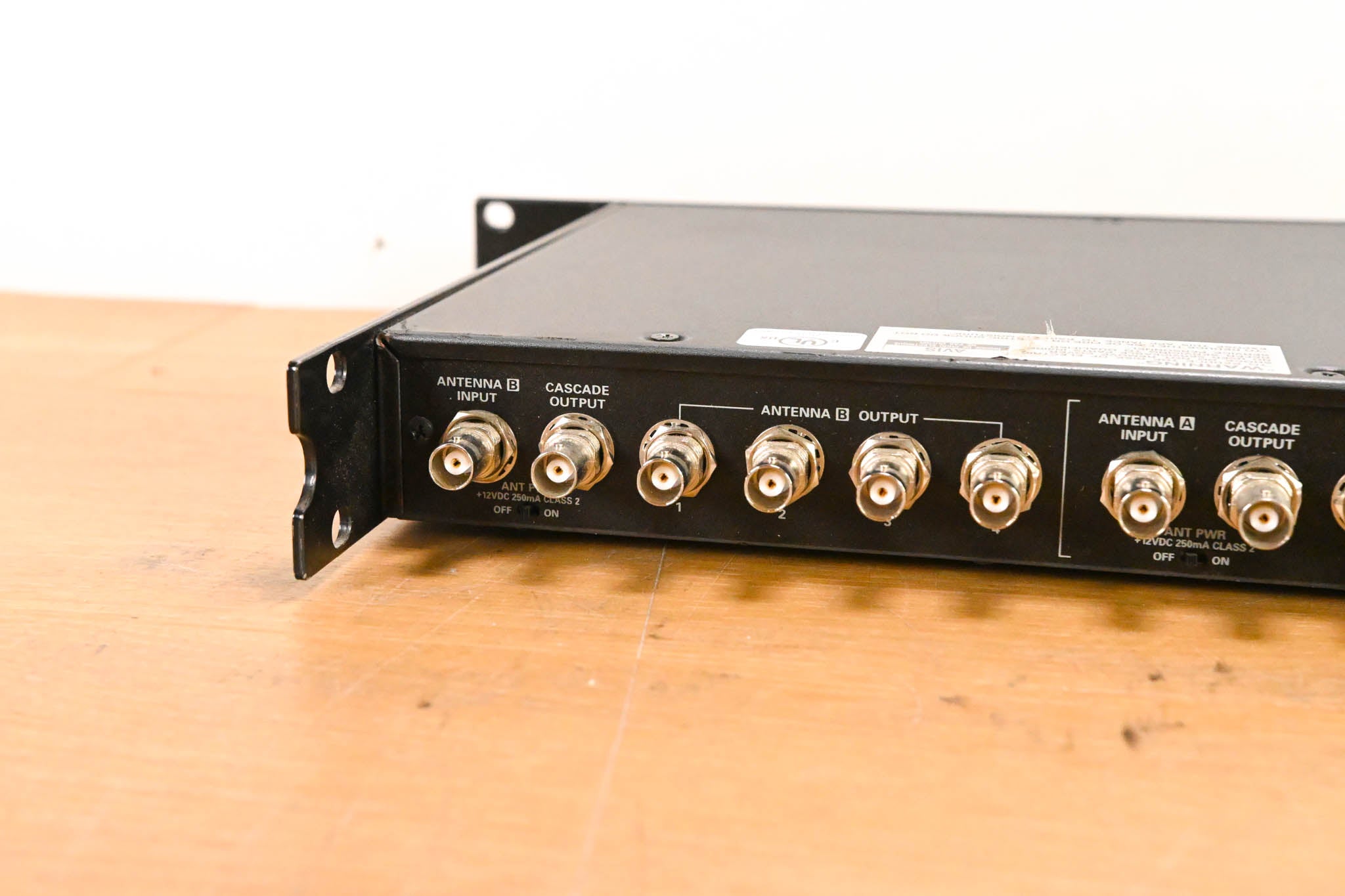 Audio-Technica AEW-DA660D UHF Antenna Distribution System