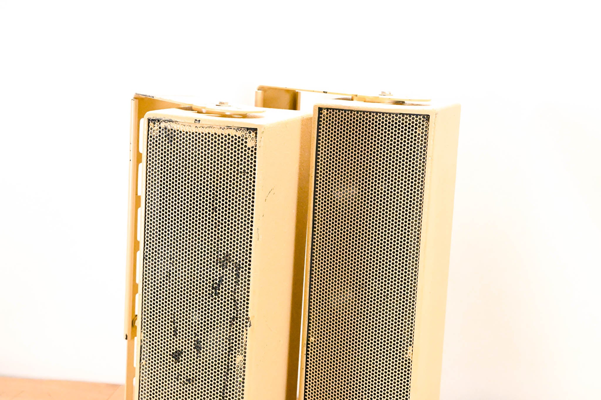 EAW UB52 Two-Way Full-Range Loudspeaker (PAIR)