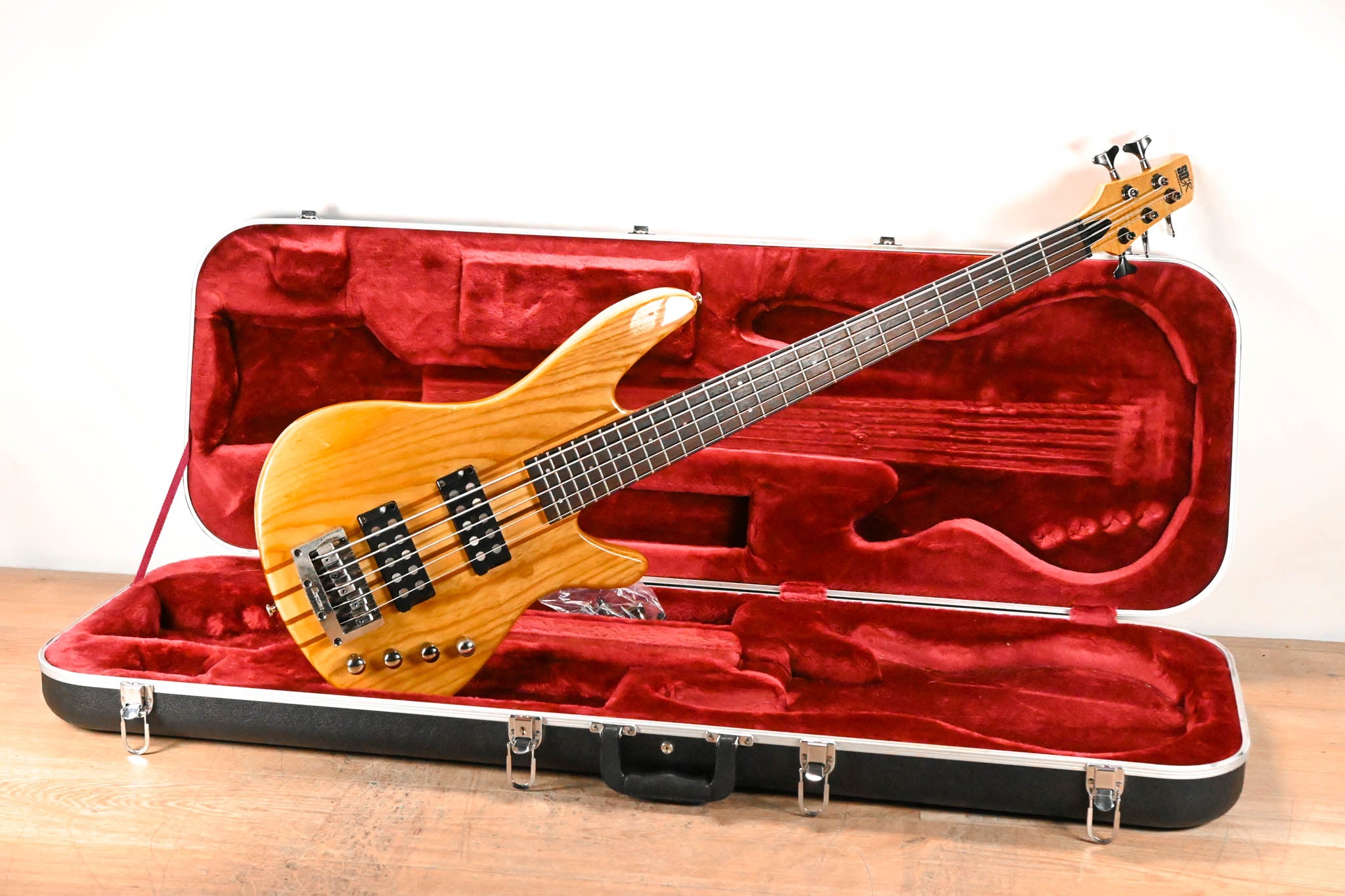 Ibanez SOUNDGEAR SRX705 5 String Standard Bass Guitar w/ Hard Case