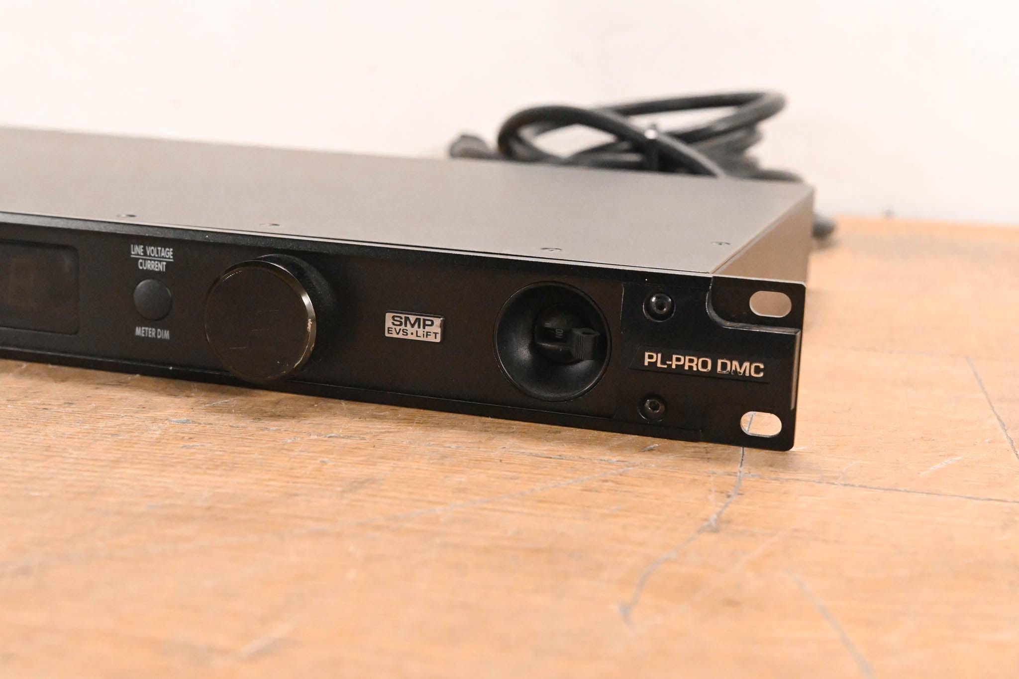 Furman PL-PRO DMC 20A Power Conditioner with Lights & Voltmeter/Ammeter