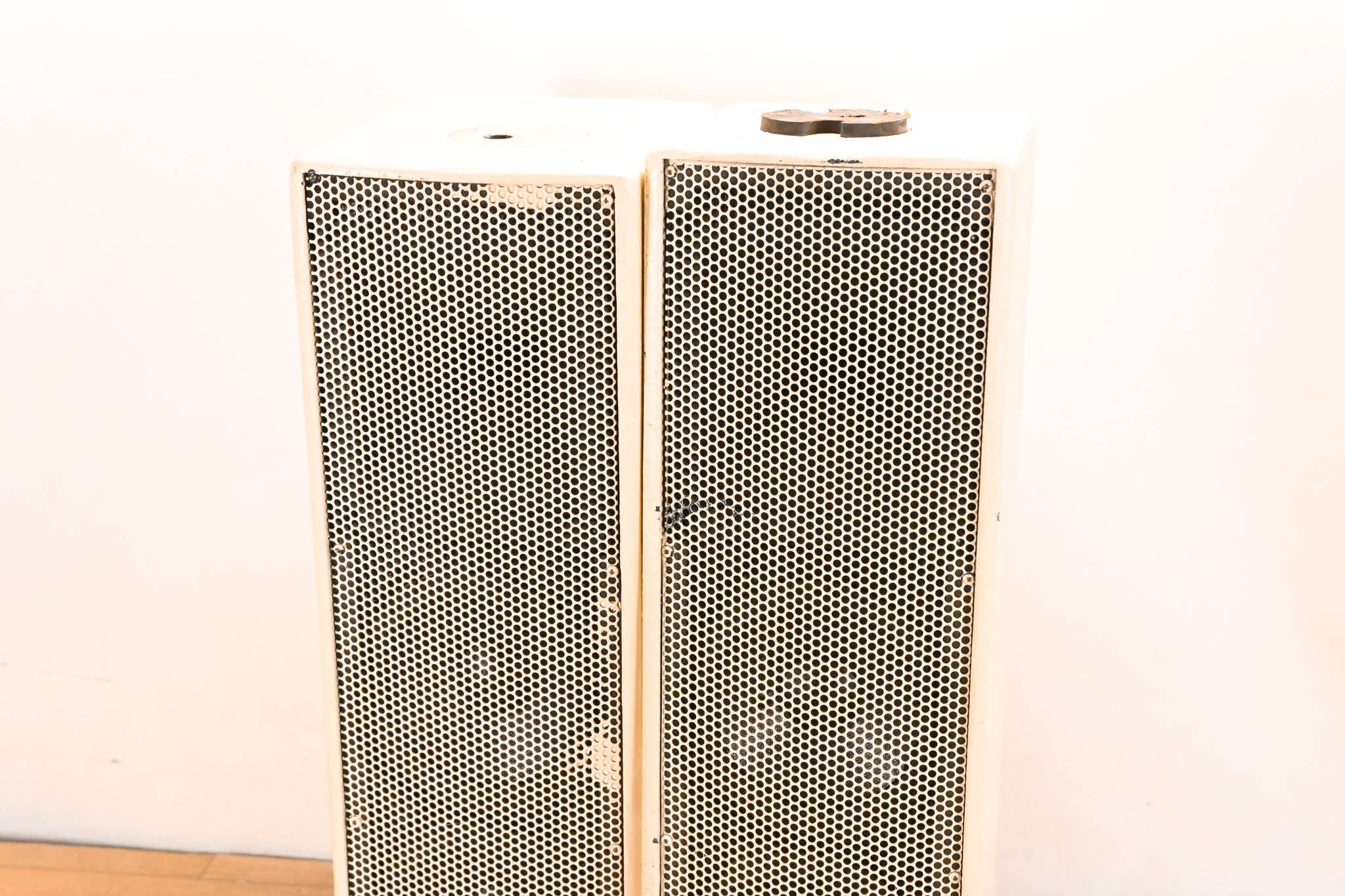 EAW UB52 Two-Way Full-Range Loudspeaker - White (PAIR)
