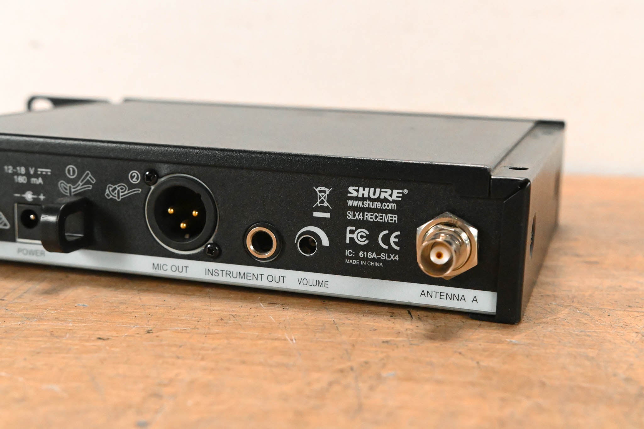 Shure SLX4 Wireless Receiver - H5 Band: 518-542 MHz (NO POWER SUPPLY)