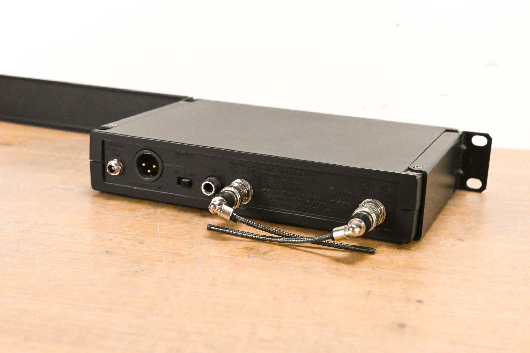 Shure ULXS4 Wireless Receiver - J1 Band: 554-590 MHz (NO POWER SUPPLY)