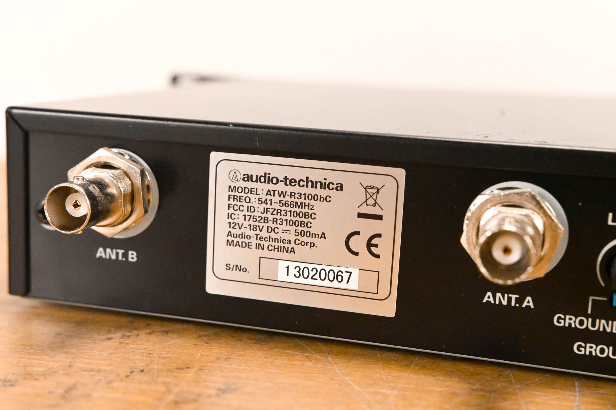 Audio-Technica ATW-R3100bC Receiver w/AEW-T4100 Mic: 541-566MHz (NO PSU)