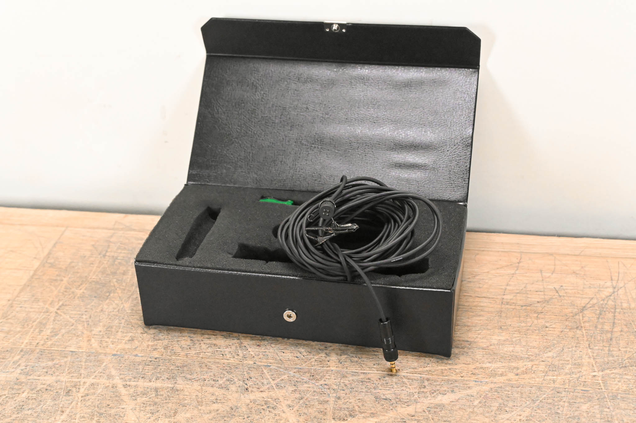 Audio-Technica AT831R Cardioid Condenser Lavalier Microphone