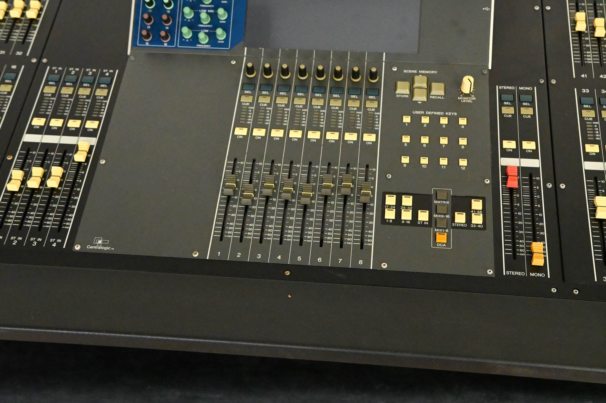 Yamaha M7CL-48 48-Channel Digital Audio Mixing Console with Road Case