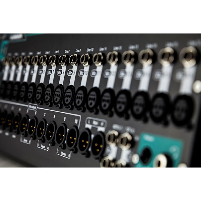 Portable 18 in / 14 out Digital Mixer