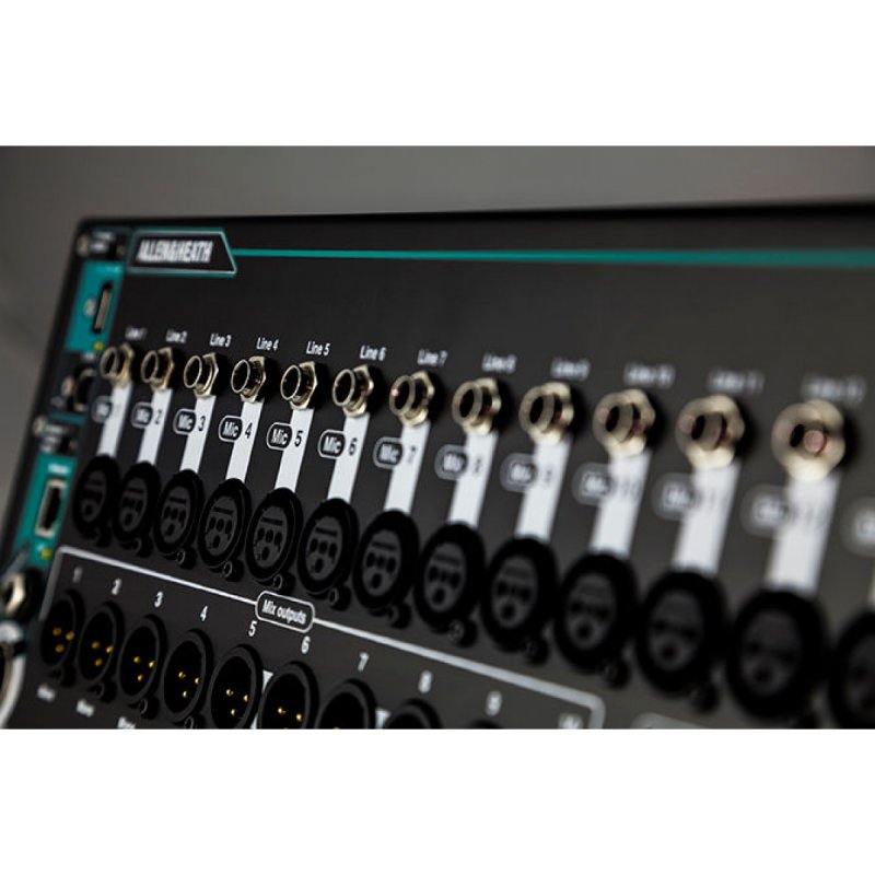 Portable 18 in / 14 out Digital Mixer