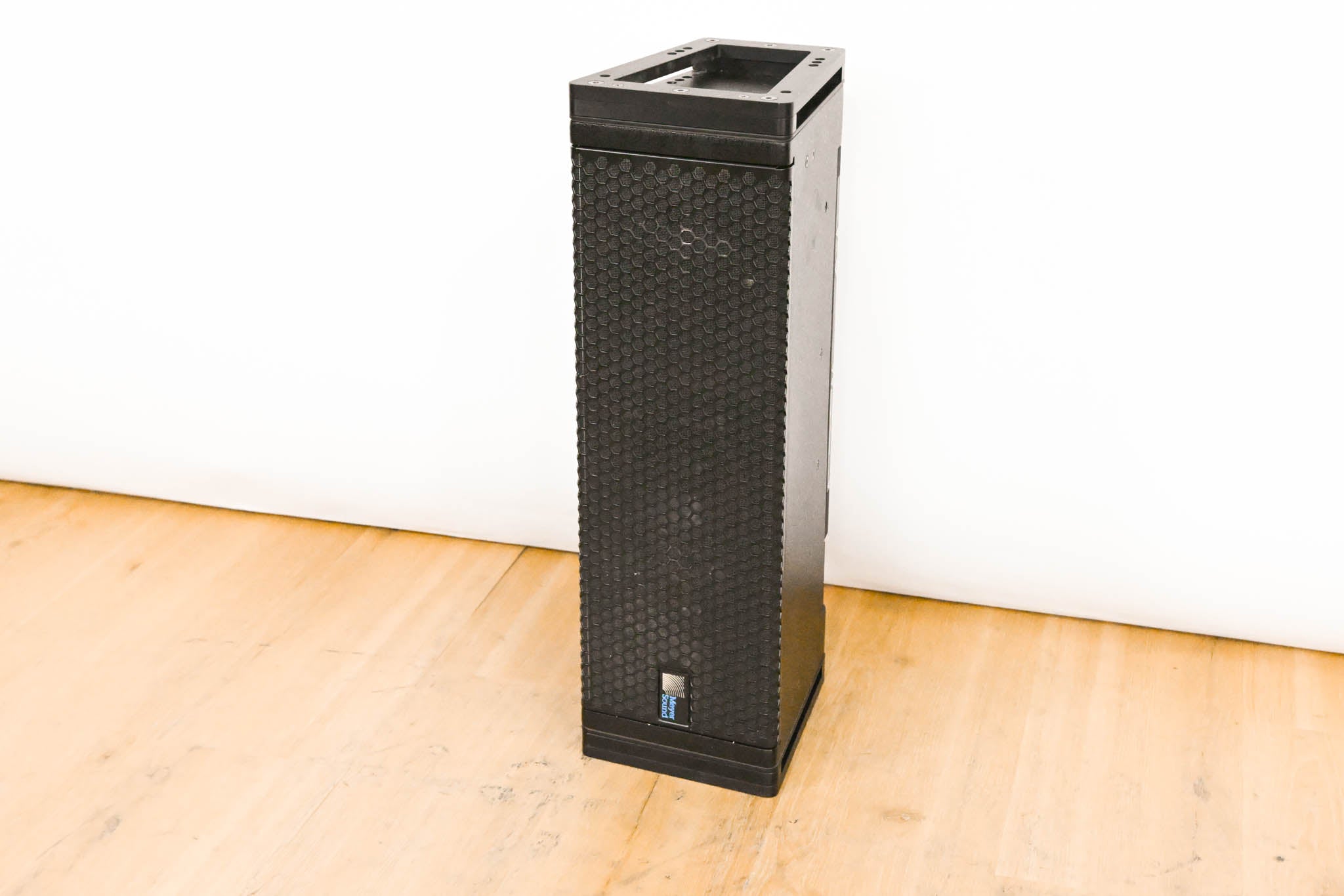 Meyer Sound M1D Ultra-Compact Curvilinear Array Loudspeaker