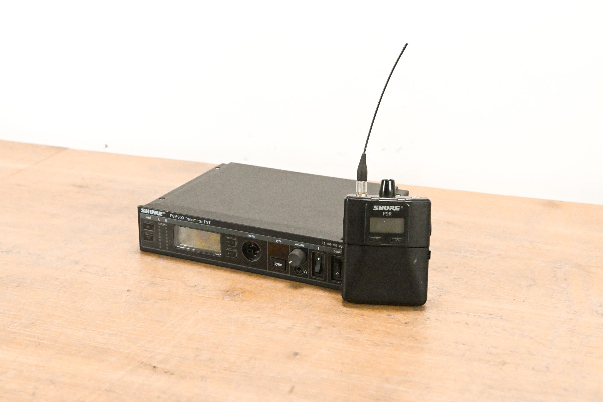 Shure PSM 900 Wireless IEM System L6 Band: 656-692 MHz (NO POWER SUPPLY)