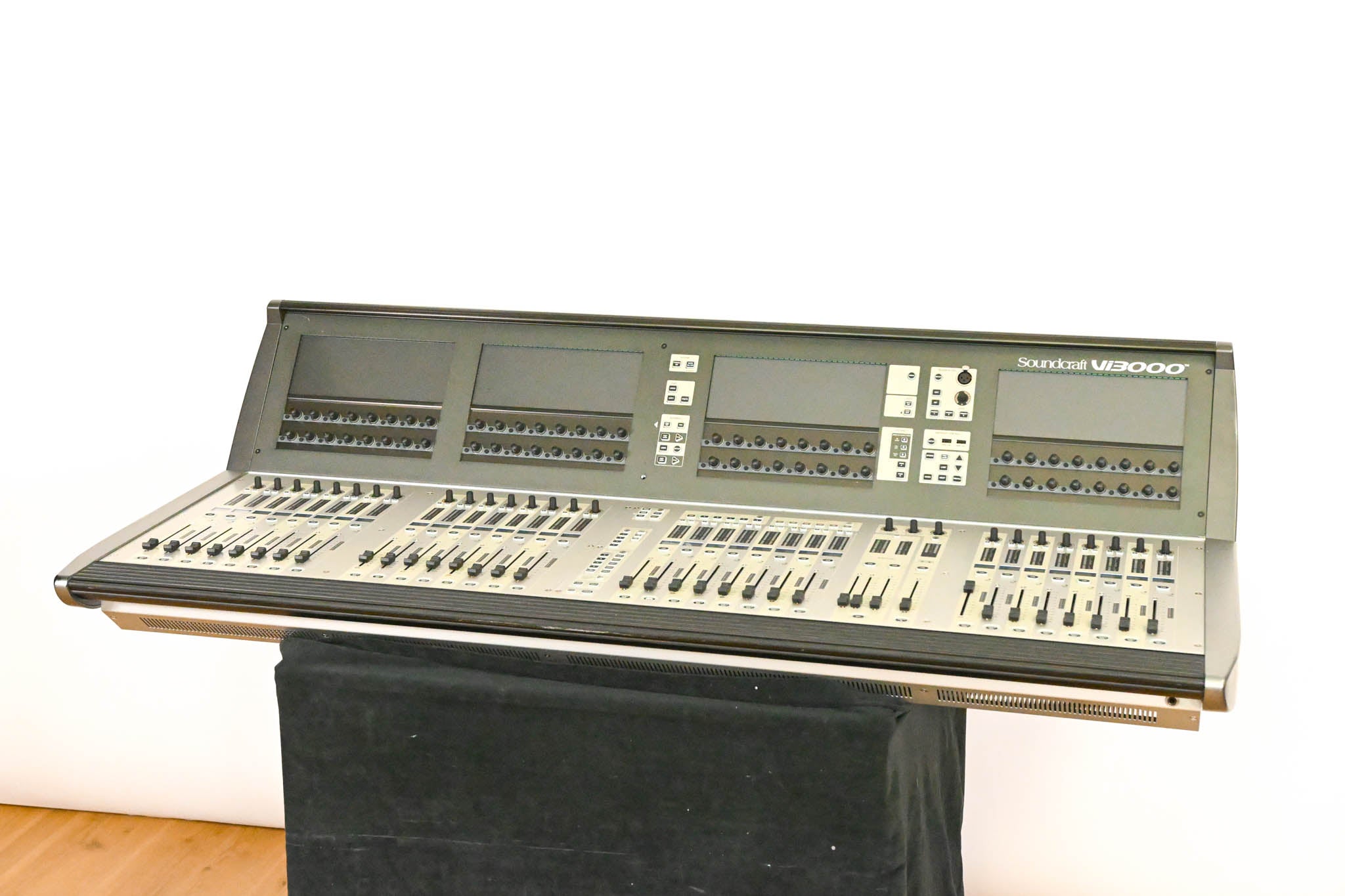 Soundcraft Vi3000 64-Channel Digital Mixing Console