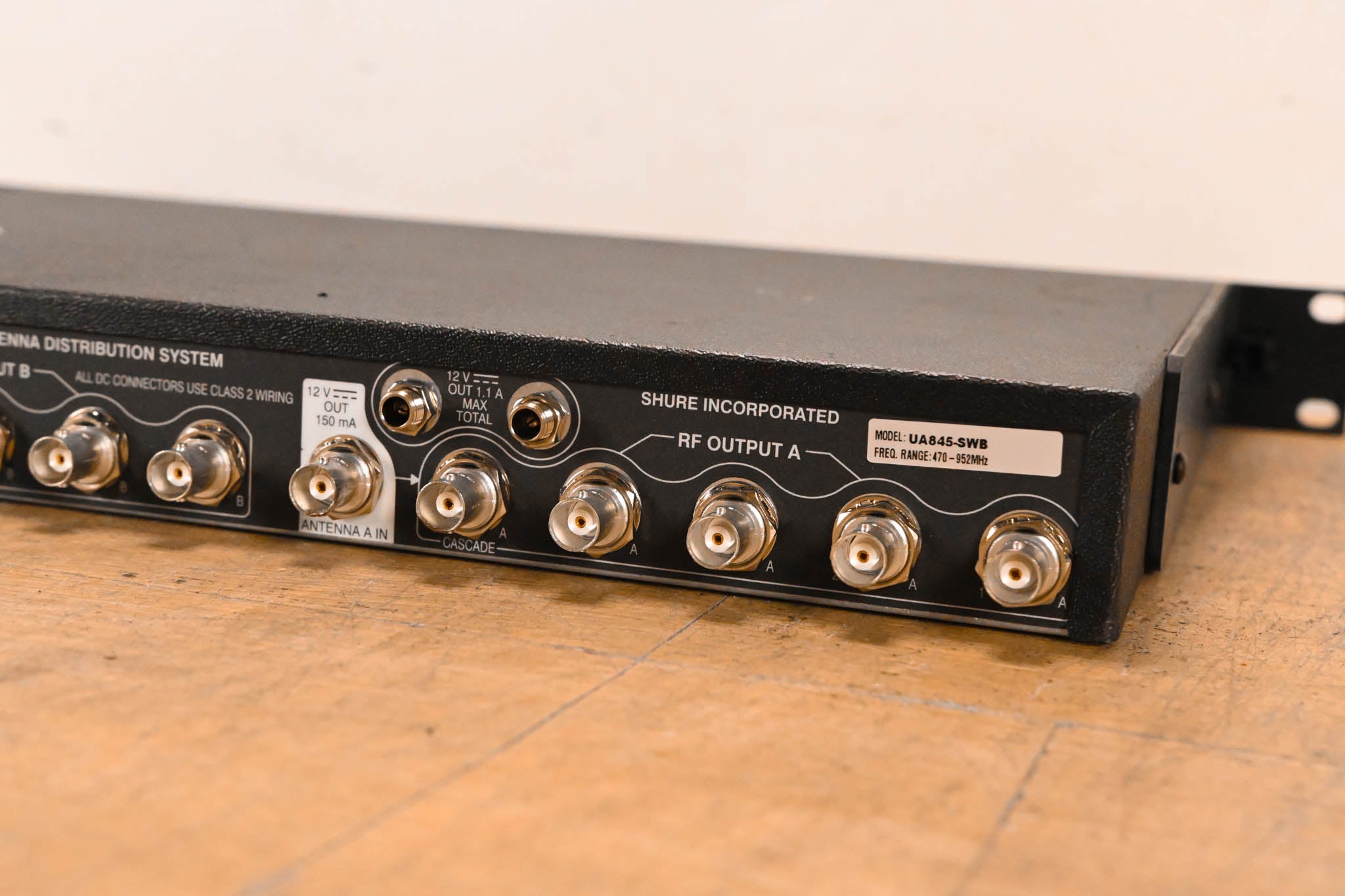 Shure UA845-SWB Antenna Distribution System - 470-952 MHz