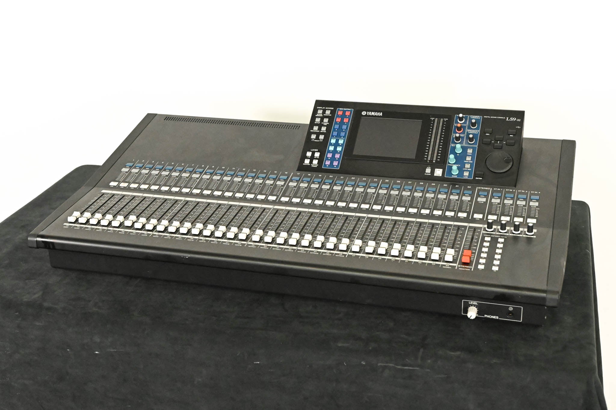 Yamaha LS9-32 32-Input Digital Mixing Console