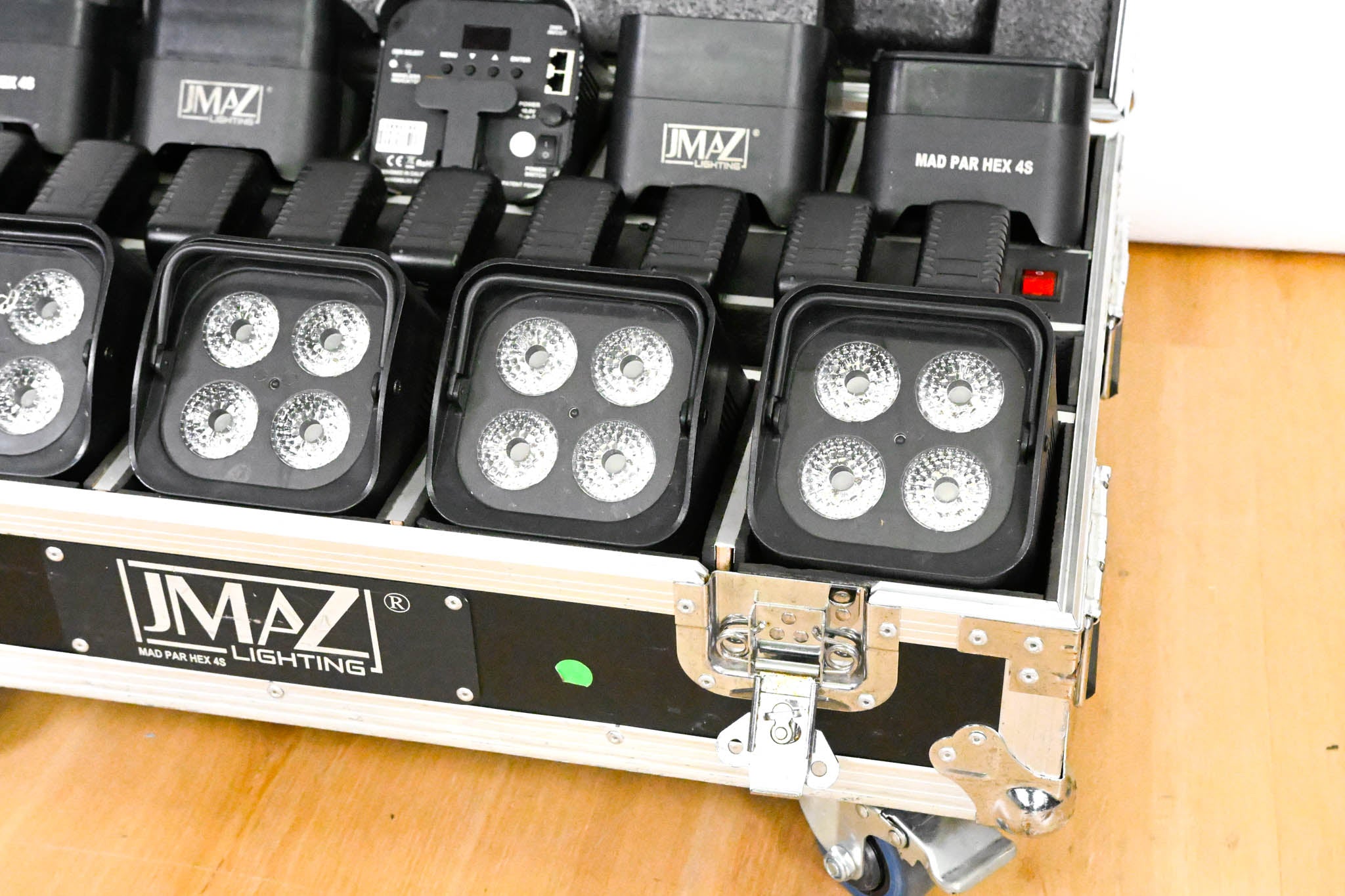 JMAZ Lighting MAD PAR HEX 4S Battery LED Uplight Kit w/ Charging Case