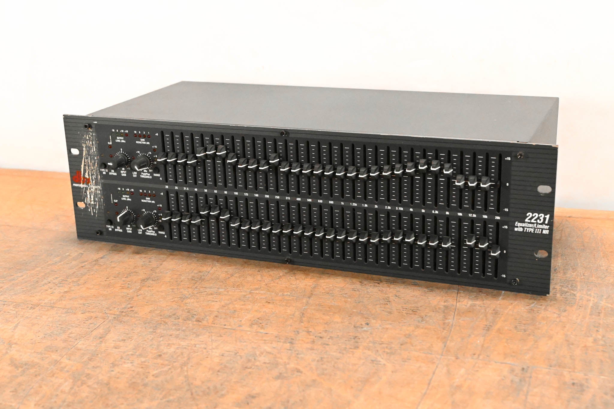 dbx 2231 Dual-Channel 31-Band Graphic Equalizer/Limiter